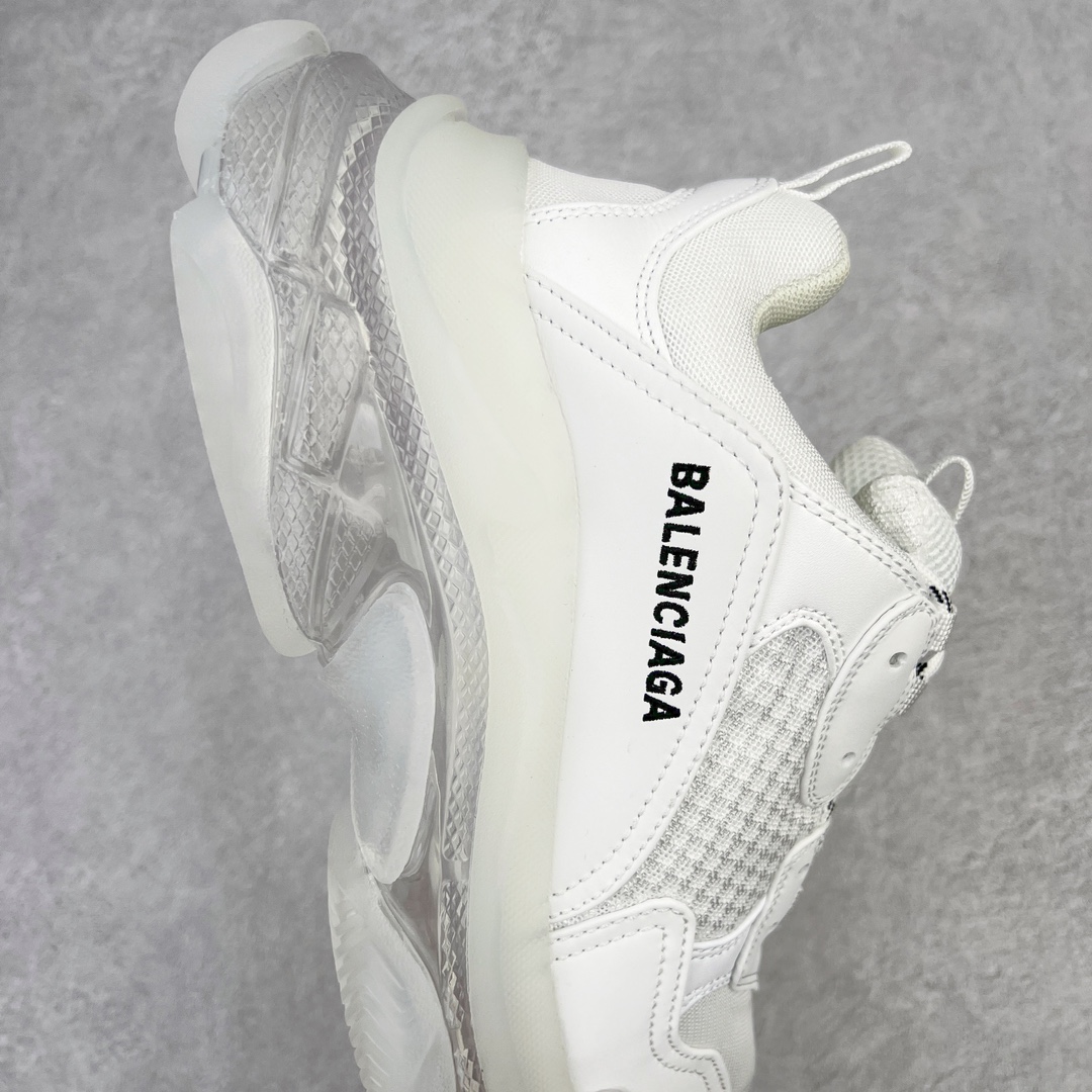 图片[6]-💰400 ＃VG零售版 BALENCIAGA Triple S Clear Sole Sneaker 巴黎世家复古透明气垫运动鞋 黑色做旧 全套原纸板楦头开发 最原汁原味的灵魂版型 全鞋荧光划线卡点 胶水把控整洁度追求极致完美 每一双都是工艺品 多重QC质检 超越公司货的品控标准 实实在在的免检产品 原盒原配 正确字体电绣 粗细、位置、大小正确 侧边TPU 透气孔匹配意产原版 正确气垫分离大底 TPU软底 原版一致大底LOGO 立体感十足 原厂皮料水洗做旧 采购原厂网纱 小牛皮 小羊皮和网眼 复杂的三层外底 采用Clear Sole技术将TPU注入鞋底内部可产生气泡 以提供更多舒适感 更轻的鞋子和减震效果 脚趾边缘绣有尺寸 侧面绣有徽标 背面压印徽标 舌头上的Triple S橡胶品牌 2个鞋带环 包括1个功能环 运动系带系统 带12个织物孔眼 双色鞋带让人想起远足靴的鞋带 后部拉环和舌头拉环 水洗效果 打造老旧外观 正常尺码 Size：35 36 37 38 39 40 41 42 43 44 45 46 编码：by4936070-运动鞋