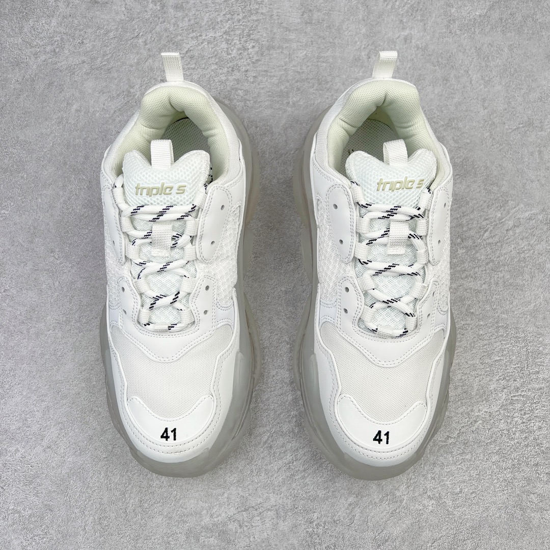 图片[2]-💰400 ＃VG零售版 BALENCIAGA Triple S Clear Sole Sneaker 巴黎世家复古透明气垫运动鞋 黑色做旧 全套原纸板楦头开发 最原汁原味的灵魂版型 全鞋荧光划线卡点 胶水把控整洁度追求极致完美 每一双都是工艺品 多重QC质检 超越公司货的品控标准 实实在在的免检产品 原盒原配 正确字体电绣 粗细、位置、大小正确 侧边TPU 透气孔匹配意产原版 正确气垫分离大底 TPU软底 原版一致大底LOGO 立体感十足 原厂皮料水洗做旧 采购原厂网纱 小牛皮 小羊皮和网眼 复杂的三层外底 采用Clear Sole技术将TPU注入鞋底内部可产生气泡 以提供更多舒适感 更轻的鞋子和减震效果 脚趾边缘绣有尺寸 侧面绣有徽标 背面压印徽标 舌头上的Triple S橡胶品牌 2个鞋带环 包括1个功能环 运动系带系统 带12个织物孔眼 双色鞋带让人想起远足靴的鞋带 后部拉环和舌头拉环 水洗效果 打造老旧外观 正常尺码 Size：35 36 37 38 39 40 41 42 43 44 45 46 编码：by4936070-运动鞋