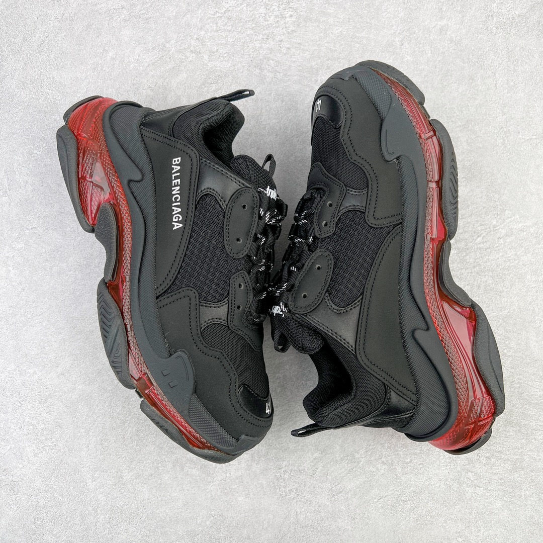 图片[3]-💰400 ＃VG零售版 BALENCIAGA Triple S Clear Sole Sneaker 巴黎世家复古透明气垫运动鞋 黑色做旧 全套原纸板楦头开发 最原汁原味的灵魂版型 全鞋荧光划线卡点 胶水把控整洁度追求极致完美 每一双都是工艺品 多重QC质检 超越公司货的品控标准 实实在在的免检产品 原盒原配 正确字体电绣 粗细、位置、大小正确 侧边TPU 透气孔匹配意产原版 正确气垫分离大底 TPU软底 原版一致大底LOGO 立体感十足 原厂皮料水洗做旧 采购原厂网纱 小牛皮 小羊皮和网眼 复杂的三层外底 采用Clear Sole技术将TPU注入鞋底内部可产生气泡 以提供更多舒适感 更轻的鞋子和减震效果 脚趾边缘绣有尺寸 侧面绣有徽标 背面压印徽标 舌头上的Triple S橡胶品牌 2个鞋带环 包括1个功能环 运动系带系统 带12个织物孔眼 双色鞋带让人想起远足靴的鞋带 后部拉环和舌头拉环 水洗效果 打造老旧外观 正常尺码 Size：35 36 37 38 39 40 41 42 43 44 45 46 编码：by4936070-运动鞋