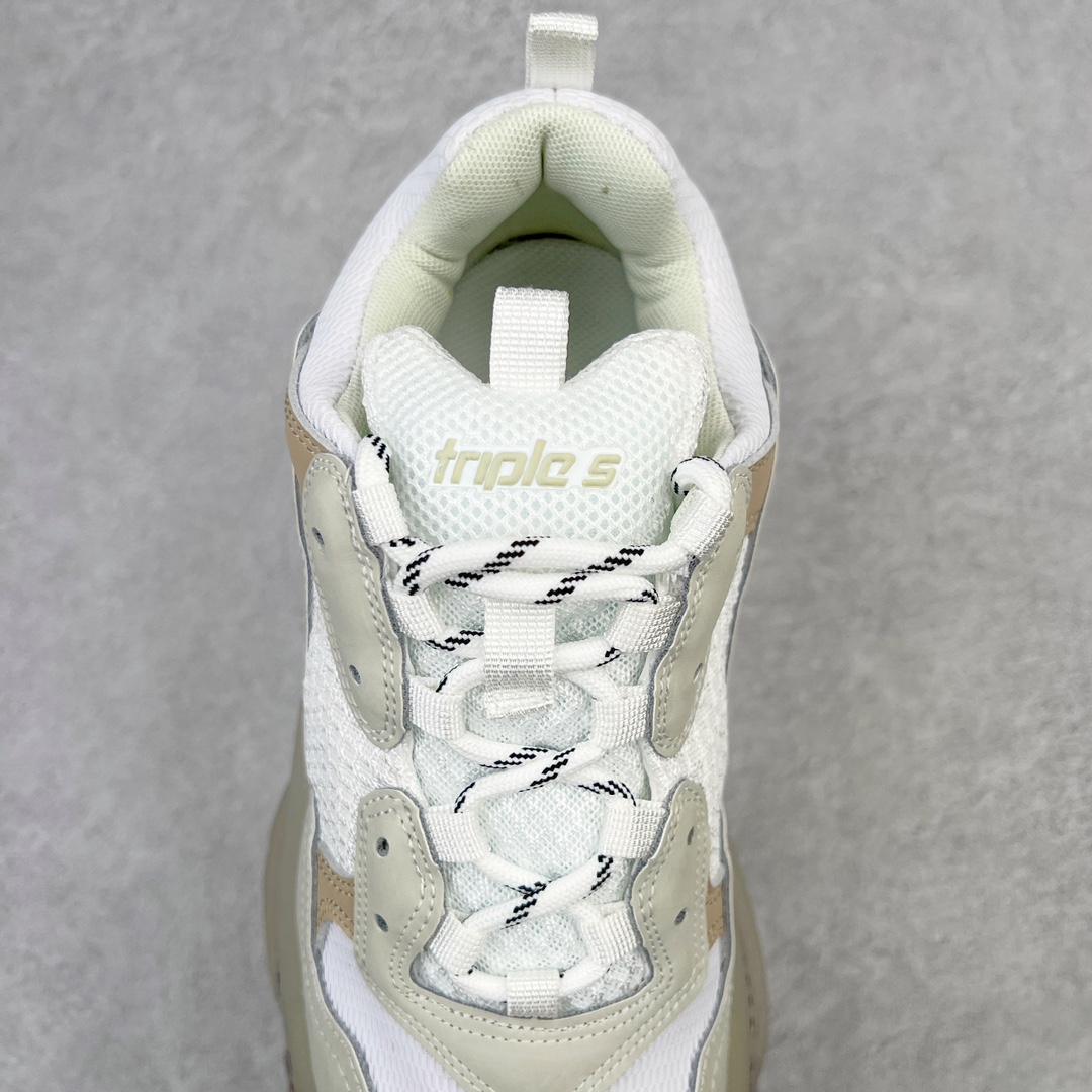 图片[5]-💰400 ＃VG零售版 BALENCIAGA Triple S Clear Sole Sneaker 巴黎世家复古透明气垫运动鞋 黑色做旧 全套原纸板楦头开发 最原汁原味的灵魂版型 全鞋荧光划线卡点 胶水把控整洁度追求极致完美 每一双都是工艺品 多重QC质检 超越公司货的品控标准 实实在在的免检产品 原盒原配 正确字体电绣 粗细、位置、大小正确 侧边TPU 透气孔匹配意产原版 正确气垫分离大底 TPU软底 原版一致大底LOGO 立体感十足 原厂皮料水洗做旧 采购原厂网纱 小牛皮 小羊皮和网眼 复杂的三层外底 采用Clear Sole技术将TPU注入鞋底内部可产生气泡 以提供更多舒适感 更轻的鞋子和减震效果 脚趾边缘绣有尺寸 侧面绣有徽标 背面压印徽标 舌头上的Triple S橡胶品牌 2个鞋带环 包括1个功能环 运动系带系统 带12个织物孔眼 双色鞋带让人想起远足靴的鞋带 后部拉环和舌头拉环 水洗效果 打造老旧外观 正常尺码 Size：35 36 37 38 39 40 41 42 43 44 45 46 编码：by4936070-运动鞋