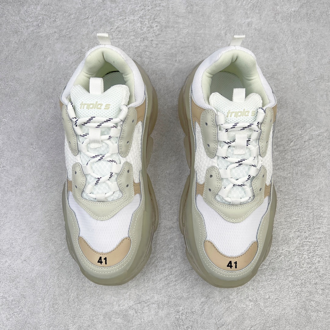 图片[2]-💰400 ＃VG零售版 BALENCIAGA Triple S Clear Sole Sneaker 巴黎世家复古透明气垫运动鞋 黑色做旧 全套原纸板楦头开发 最原汁原味的灵魂版型 全鞋荧光划线卡点 胶水把控整洁度追求极致完美 每一双都是工艺品 多重QC质检 超越公司货的品控标准 实实在在的免检产品 原盒原配 正确字体电绣 粗细、位置、大小正确 侧边TPU 透气孔匹配意产原版 正确气垫分离大底 TPU软底 原版一致大底LOGO 立体感十足 原厂皮料水洗做旧 采购原厂网纱 小牛皮 小羊皮和网眼 复杂的三层外底 采用Clear Sole技术将TPU注入鞋底内部可产生气泡 以提供更多舒适感 更轻的鞋子和减震效果 脚趾边缘绣有尺寸 侧面绣有徽标 背面压印徽标 舌头上的Triple S橡胶品牌 2个鞋带环 包括1个功能环 运动系带系统 带12个织物孔眼 双色鞋带让人想起远足靴的鞋带 后部拉环和舌头拉环 水洗效果 打造老旧外观 正常尺码 Size：35 36 37 38 39 40 41 42 43 44 45 46 编码：by4936070-运动鞋