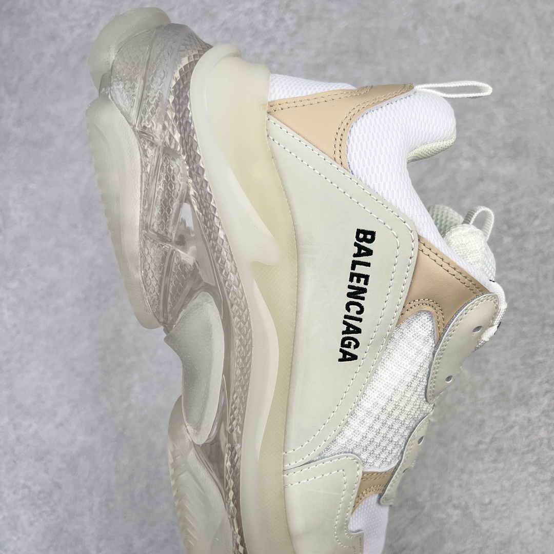 图片[6]-💰400 ＃VG零售版 BALENCIAGA Triple S Clear Sole Sneaker 巴黎世家复古透明气垫运动鞋 黑色做旧 全套原纸板楦头开发 最原汁原味的灵魂版型 全鞋荧光划线卡点 胶水把控整洁度追求极致完美 每一双都是工艺品 多重QC质检 超越公司货的品控标准 实实在在的免检产品 原盒原配 正确字体电绣 粗细、位置、大小正确 侧边TPU 透气孔匹配意产原版 正确气垫分离大底 TPU软底 原版一致大底LOGO 立体感十足 原厂皮料水洗做旧 采购原厂网纱 小牛皮 小羊皮和网眼 复杂的三层外底 采用Clear Sole技术将TPU注入鞋底内部可产生气泡 以提供更多舒适感 更轻的鞋子和减震效果 脚趾边缘绣有尺寸 侧面绣有徽标 背面压印徽标 舌头上的Triple S橡胶品牌 2个鞋带环 包括1个功能环 运动系带系统 带12个织物孔眼 双色鞋带让人想起远足靴的鞋带 后部拉环和舌头拉环 水洗效果 打造老旧外观 正常尺码 Size：35 36 37 38 39 40 41 42 43 44 45 46 编码：by4936070-运动鞋