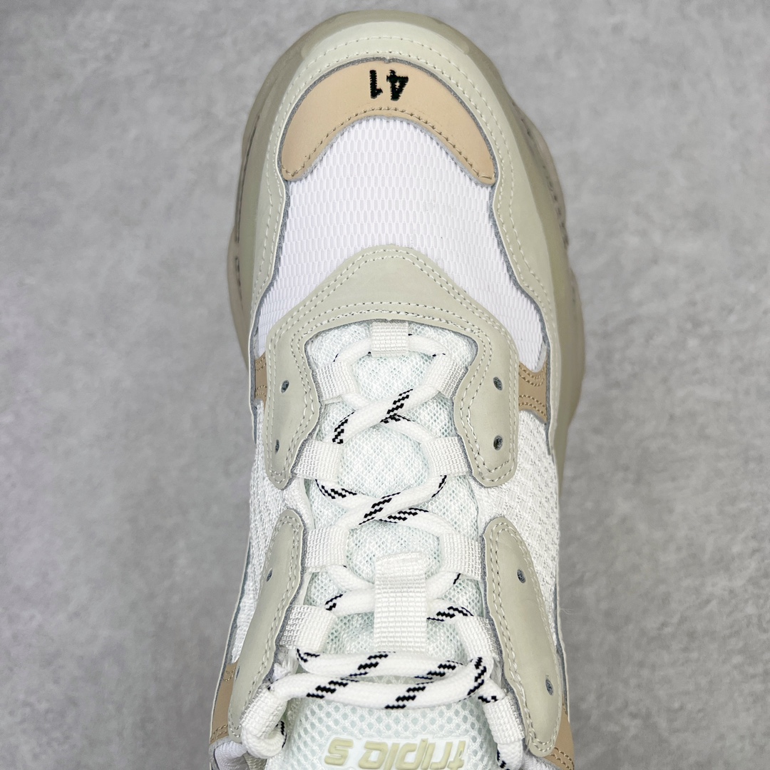 图片[4]-💰400 ＃VG零售版 BALENCIAGA Triple S Clear Sole Sneaker 巴黎世家复古透明气垫运动鞋 黑色做旧 全套原纸板楦头开发 最原汁原味的灵魂版型 全鞋荧光划线卡点 胶水把控整洁度追求极致完美 每一双都是工艺品 多重QC质检 超越公司货的品控标准 实实在在的免检产品 原盒原配 正确字体电绣 粗细、位置、大小正确 侧边TPU 透气孔匹配意产原版 正确气垫分离大底 TPU软底 原版一致大底LOGO 立体感十足 原厂皮料水洗做旧 采购原厂网纱 小牛皮 小羊皮和网眼 复杂的三层外底 采用Clear Sole技术将TPU注入鞋底内部可产生气泡 以提供更多舒适感 更轻的鞋子和减震效果 脚趾边缘绣有尺寸 侧面绣有徽标 背面压印徽标 舌头上的Triple S橡胶品牌 2个鞋带环 包括1个功能环 运动系带系统 带12个织物孔眼 双色鞋带让人想起远足靴的鞋带 后部拉环和舌头拉环 水洗效果 打造老旧外观 正常尺码 Size：35 36 37 38 39 40 41 42 43 44 45 46 编码：by4936070-运动鞋