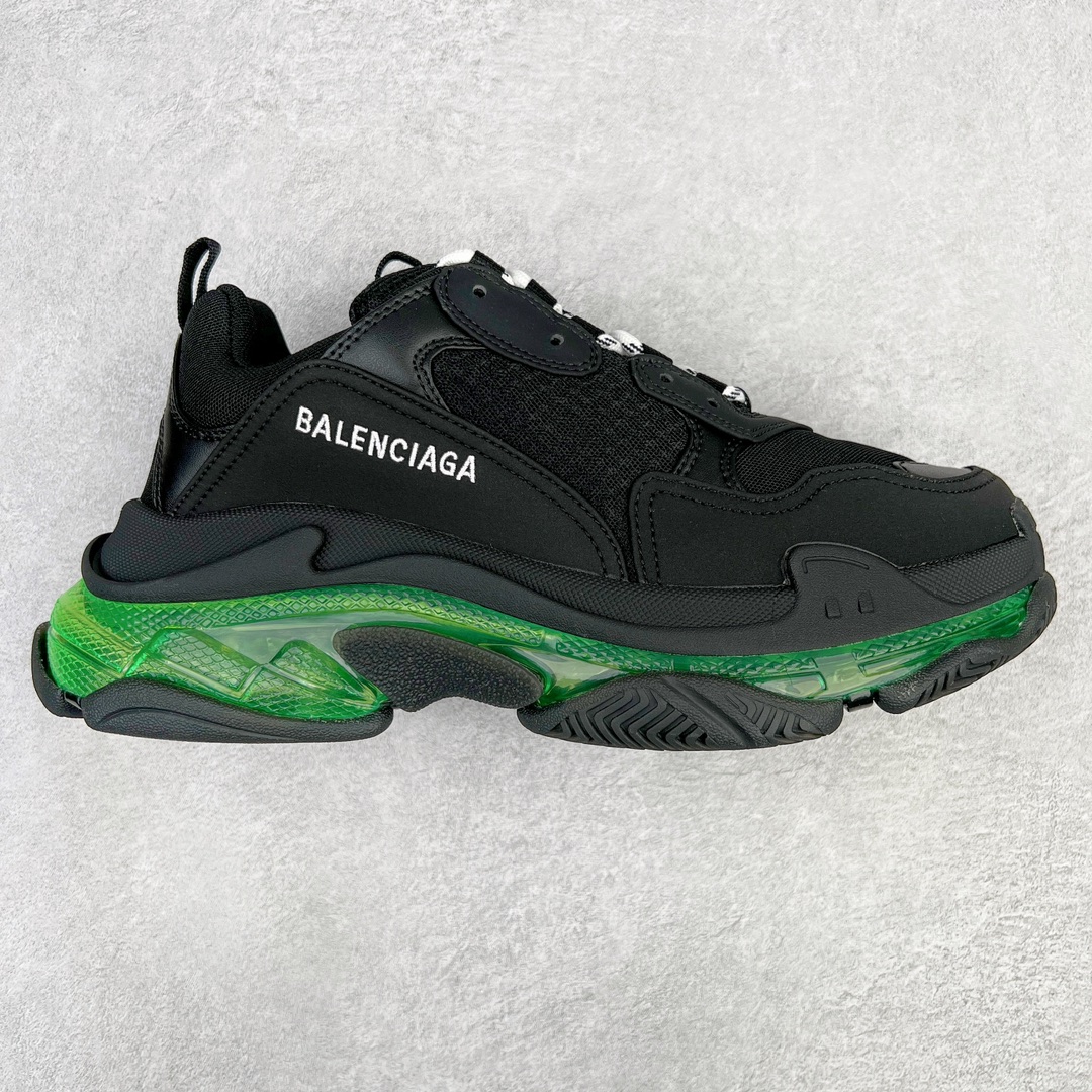 图片[3]-💰400 ＃VG零售版 BALENCIAGA Triple S Clear Sole Sneaker 巴黎世家复古透明气垫运动鞋 黑色做旧 全套原纸板楦头开发 最原汁原味的灵魂版型 全鞋荧光划线卡点 胶水把控整洁度追求极致完美 每一双都是工艺品 多重QC质检 超越公司货的品控标准 实实在在的免检产品 原盒原配 正确字体电绣 粗细、位置、大小正确 侧边TPU 透气孔匹配意产原版 正确气垫分离大底 TPU软底 原版一致大底LOGO 立体感十足 原厂皮料水洗做旧 采购原厂网纱 小牛皮 小羊皮和网眼 复杂的三层外底 采用Clear Sole技术将TPU注入鞋底内部可产生气泡 以提供更多舒适感 更轻的鞋子和减震效果 脚趾边缘绣有尺寸 侧面绣有徽标 背面压印徽标 舌头上的Triple S橡胶品牌 2个鞋带环 包括1个功能环 运动系带系统 带12个织物孔眼 双色鞋带让人想起远足靴的鞋带 后部拉环和舌头拉环 水洗效果 打造老旧外观 正常尺码 Size：35 36 37 38 39 40 41 42 43 44 45 46 编码：by4936070-运动鞋