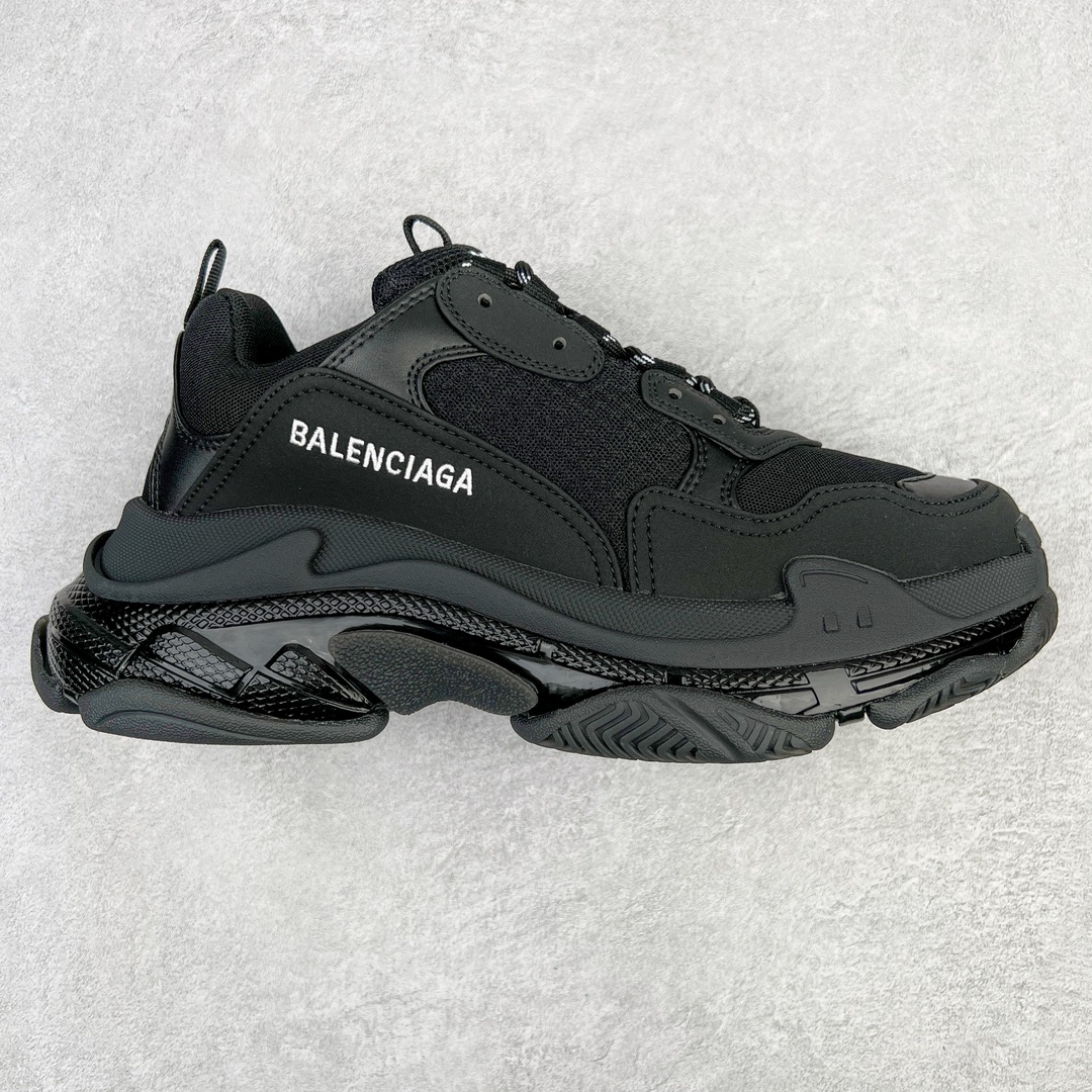 图片[2]-💰400 ＃VG零售版 BALENCIAGA Triple S Clear Sole Sneaker 巴黎世家复古透明气垫运动鞋 黑色做旧 全套原纸板楦头开发 最原汁原味的灵魂版型 全鞋荧光划线卡点 胶水把控整洁度追求极致完美 每一双都是工艺品 多重QC质检 超越公司货的品控标准 实实在在的免检产品 原盒原配 正确字体电绣 粗细、位置、大小正确 侧边TPU 透气孔匹配意产原版 正确气垫分离大底 TPU软底 原版一致大底LOGO 立体感十足 原厂皮料水洗做旧 采购原厂网纱 小牛皮 小羊皮和网眼 复杂的三层外底 采用Clear Sole技术将TPU注入鞋底内部可产生气泡 以提供更多舒适感 更轻的鞋子和减震效果 脚趾边缘绣有尺寸 侧面绣有徽标 背面压印徽标 舌头上的Triple S橡胶品牌 2个鞋带环 包括1个功能环 运动系带系统 带12个织物孔眼 双色鞋带让人想起远足靴的鞋带 后部拉环和舌头拉环 水洗效果 打造老旧外观 正常尺码 Size：35 36 37 38 39 40 41 42 43 44 45 46 编码：by4936070-运动鞋