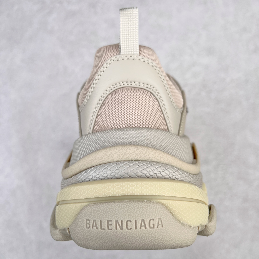 图片[8]-💰320 ＃VG零售版 BALENCIAGA Triple S 巴黎世家复古老爹鞋 全套原纸板楦头开发 最原汁原味的灵魂版型 全鞋荧光划线卡点 胶水把控整洁度追求极致完美 每一双都是工艺品 多重QC质检 超越公司货的品控标准 实实在在的免检产品 原盒原配 正确字体电绣 粗细、位置、大小正确 侧边TPU 透气孔匹配意产原版 正确气垫分离大底 TPU软底 原版一致大底LOGO 立体感十足 原厂皮料水洗做旧 采购原厂网纱 小牛皮 小羊皮和网眼 复杂的三层外底 采用Clear Sole技术将TPU注入鞋底内部可产生气泡 以提供更多舒适感 更轻的鞋子和减震效果 脚趾边缘绣有尺寸 侧面绣有徽标 背面压印徽标 舌头上的Triple S橡胶品牌 2个鞋带环 包括1个功能环 运动系带系统 带12个织物孔眼 双色鞋带让人想起远足靴的鞋带 后部拉环和舌头拉环 水洗效果 打造老旧外观 正常尺码 Size：35 36 37 38 39 40 41 42 43 44 45 46 编码：by3936090-运动鞋