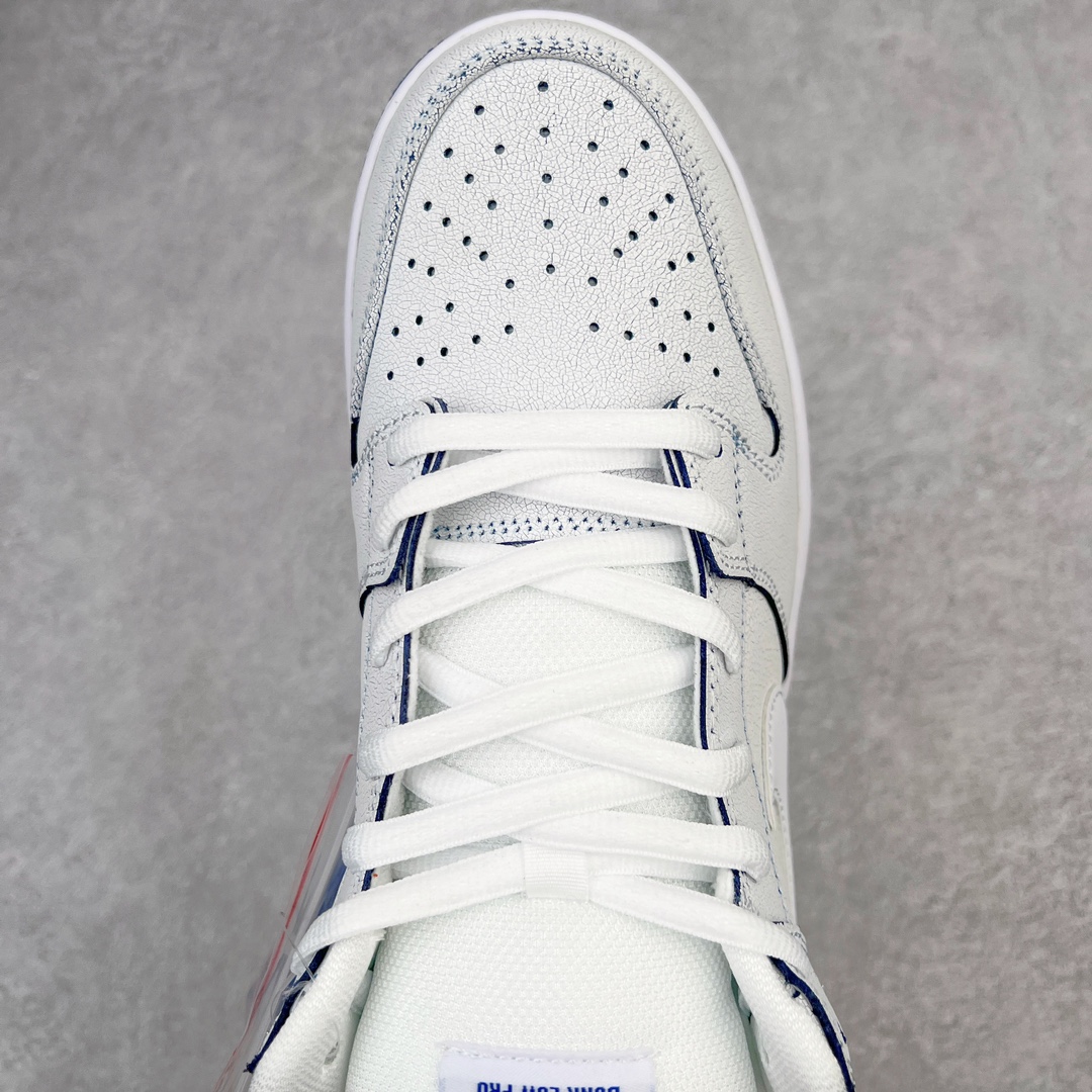 图片[4]-＃AY/GZ纯原福利 NK SB Dunk Low 青花瓷白蓝 CJ6884-100 独家原厂航空铝磨具打磨大底 鞋头坡度极致还原 原盒原配 圈内天花板工艺 原厂冲刀 超高清洁度 全鞋零毛边皮料切割 全套原楦原模倾力打造完美版型 采用原厂百宏鞋带以及原厂百宏织唛舌标 内标可供原厂几率过验 原厂中底布黄色点胶 原厂中底布拉帮走线遵循公司 尺码对应库存‼️-选品中心