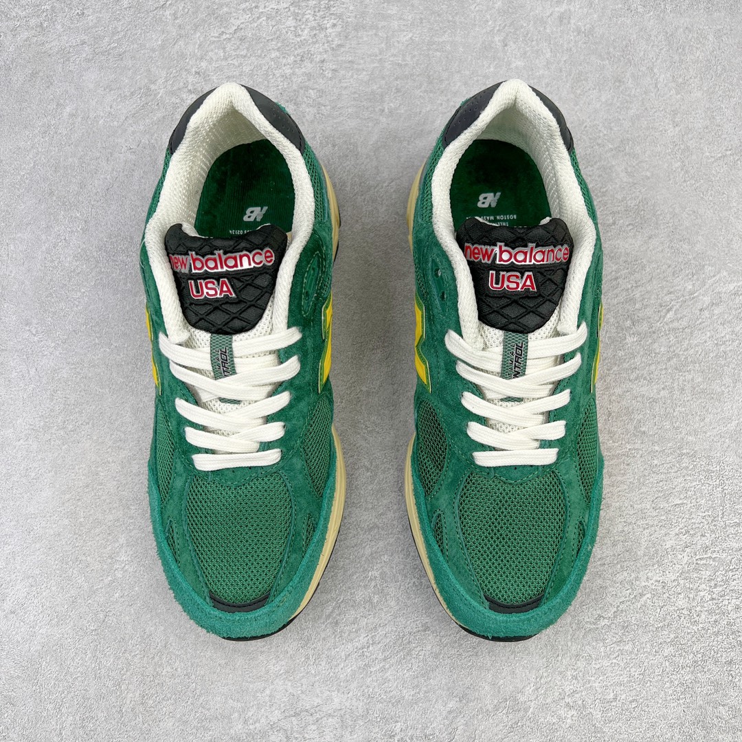 图片[2]-＃K版纯原福利 New Balance M990GG3 新百伦NB990V3 绿色 第三代总统复古慢跑鞋 正确3M反光细节 原楦原纸版开发 正确6层组合底模精密开发 搭载全新碳素中底 后跟透明TPU水晶装饰条稳固 沿用了引以为傲的跑鞋手工技艺 采用猪皮绒面并包裹局部透气网面的鞋身设计 菱网鞋舌上刻有New Balance USA 鞋面依旧身着经典的大热之灰 彰显了其高端的品质身份 尺码：36 37 37.5 38 38.5 39 40 40.5 41.5 42 42.5 43 44 45-选品中心