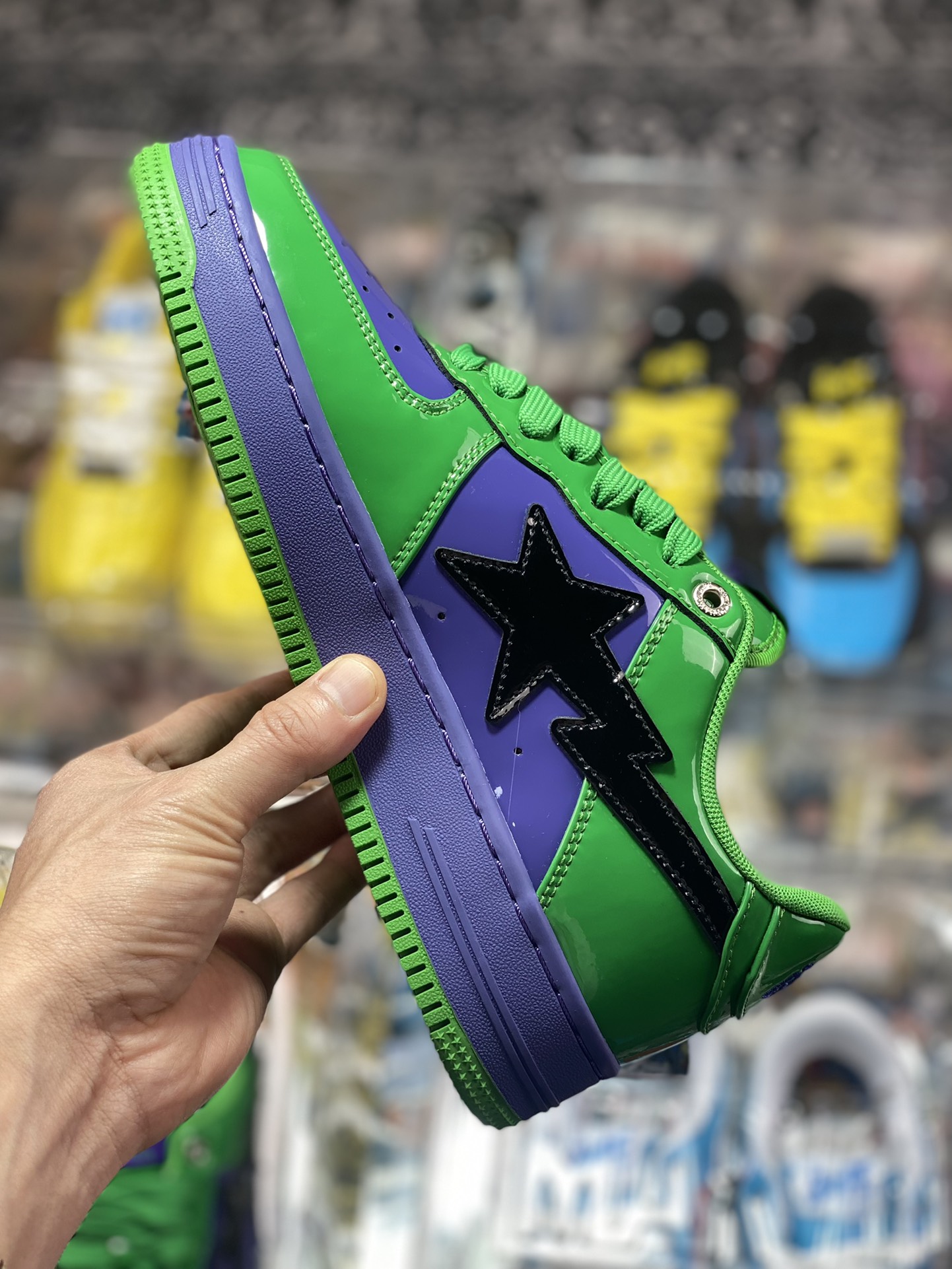 BAPE Sta Low Flashing Star Series Low-top Sneakers ”Patent Leather Green Purple Hulk” 001FW-I731-904