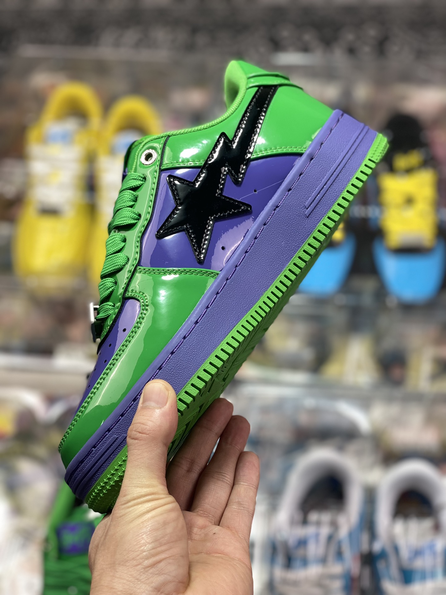 BAPE Sta Low Flashing Star Series Low-top Sneakers ”Patent Leather Green Purple Hulk” 001FW-I731-904