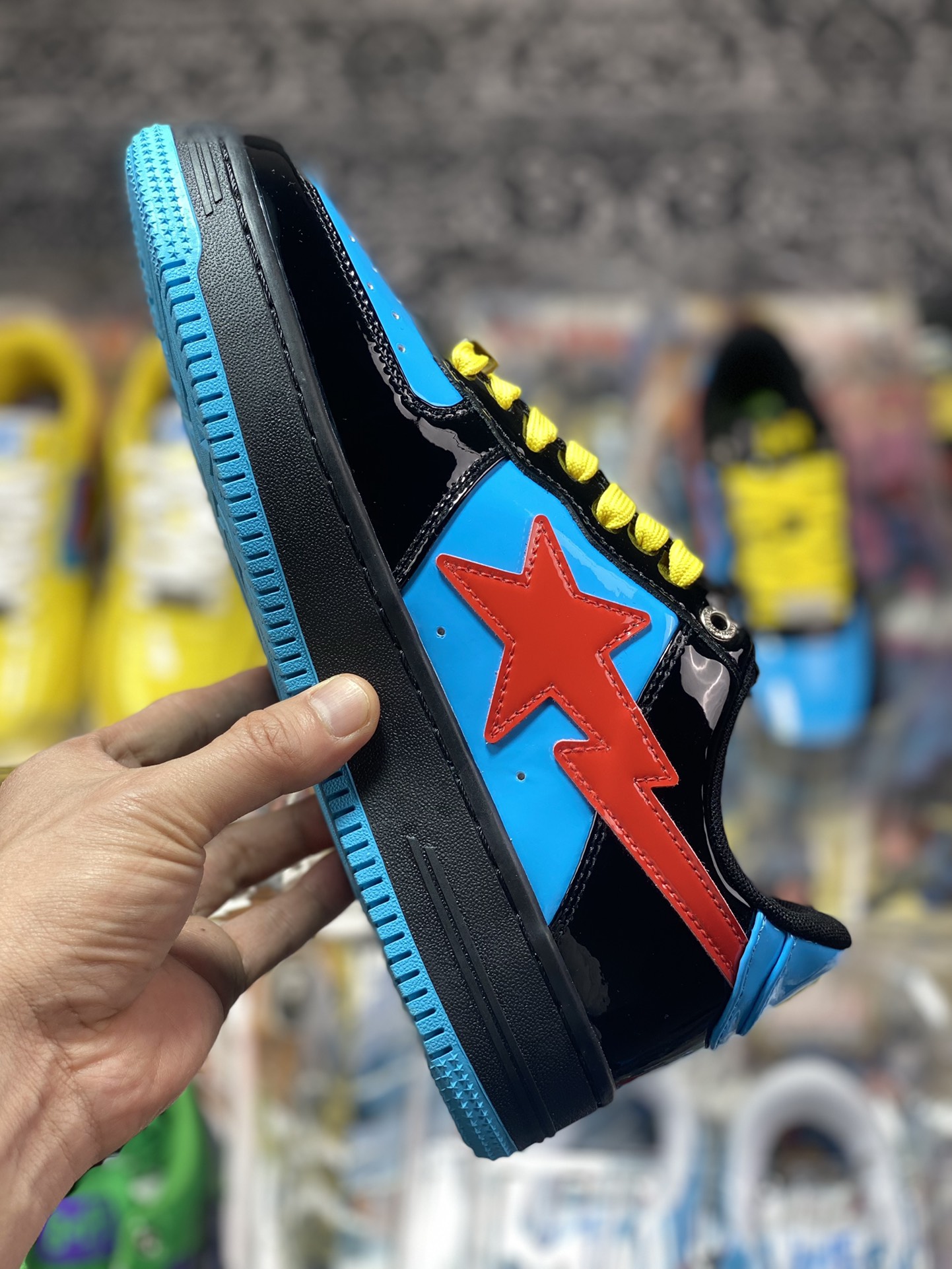 Marvel Studios ”Marvel” x Japan's Harajuku trendy brand sneakers ”Patent Leather Black Blue Red” 001FW-I731-904