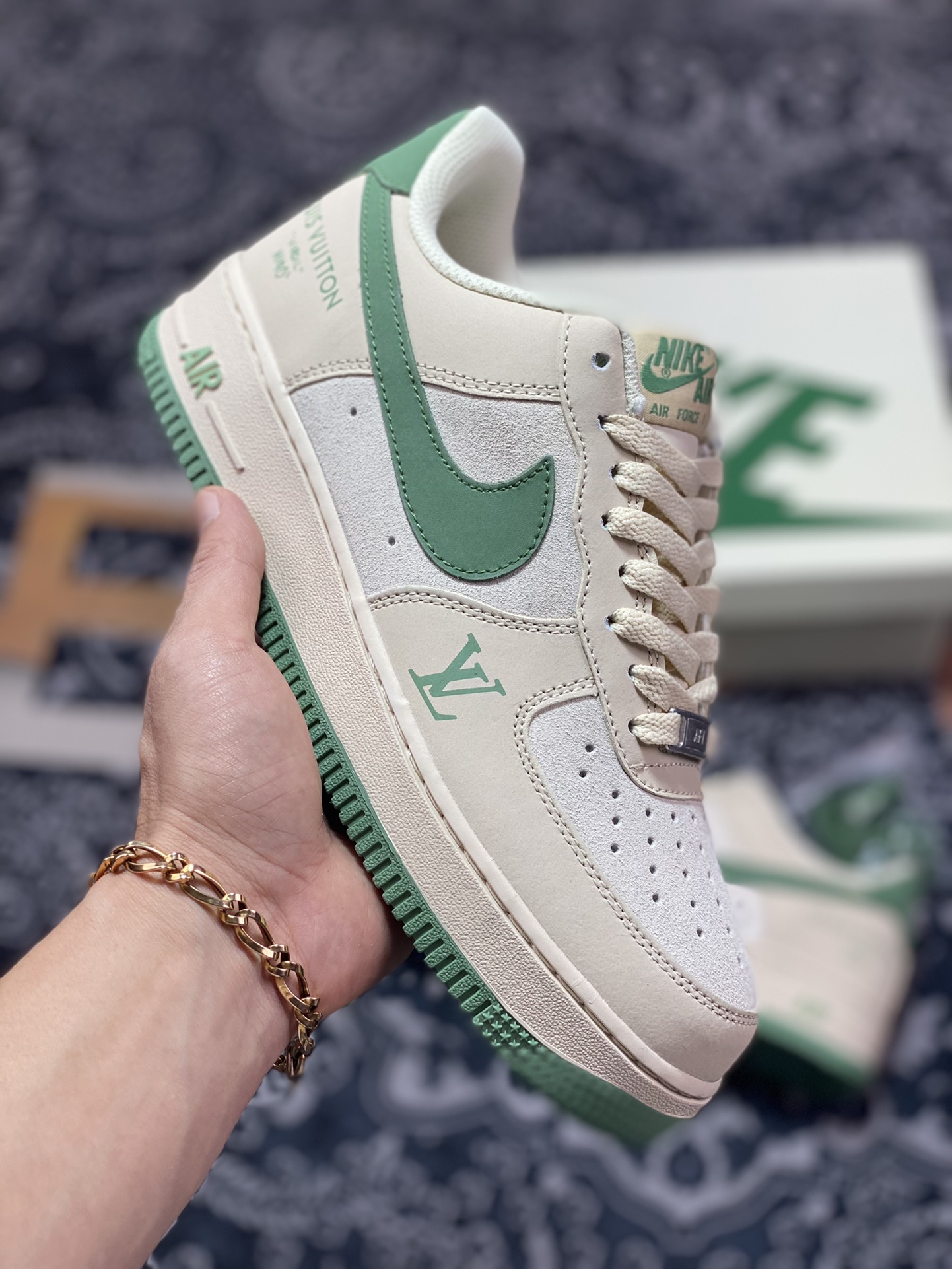260 Louis Vuitton x Nike Air Force 1 07 LV8”Beige White/Green LV”空军一号板鞋“皮革沙米绿LV印花”BS8856-821