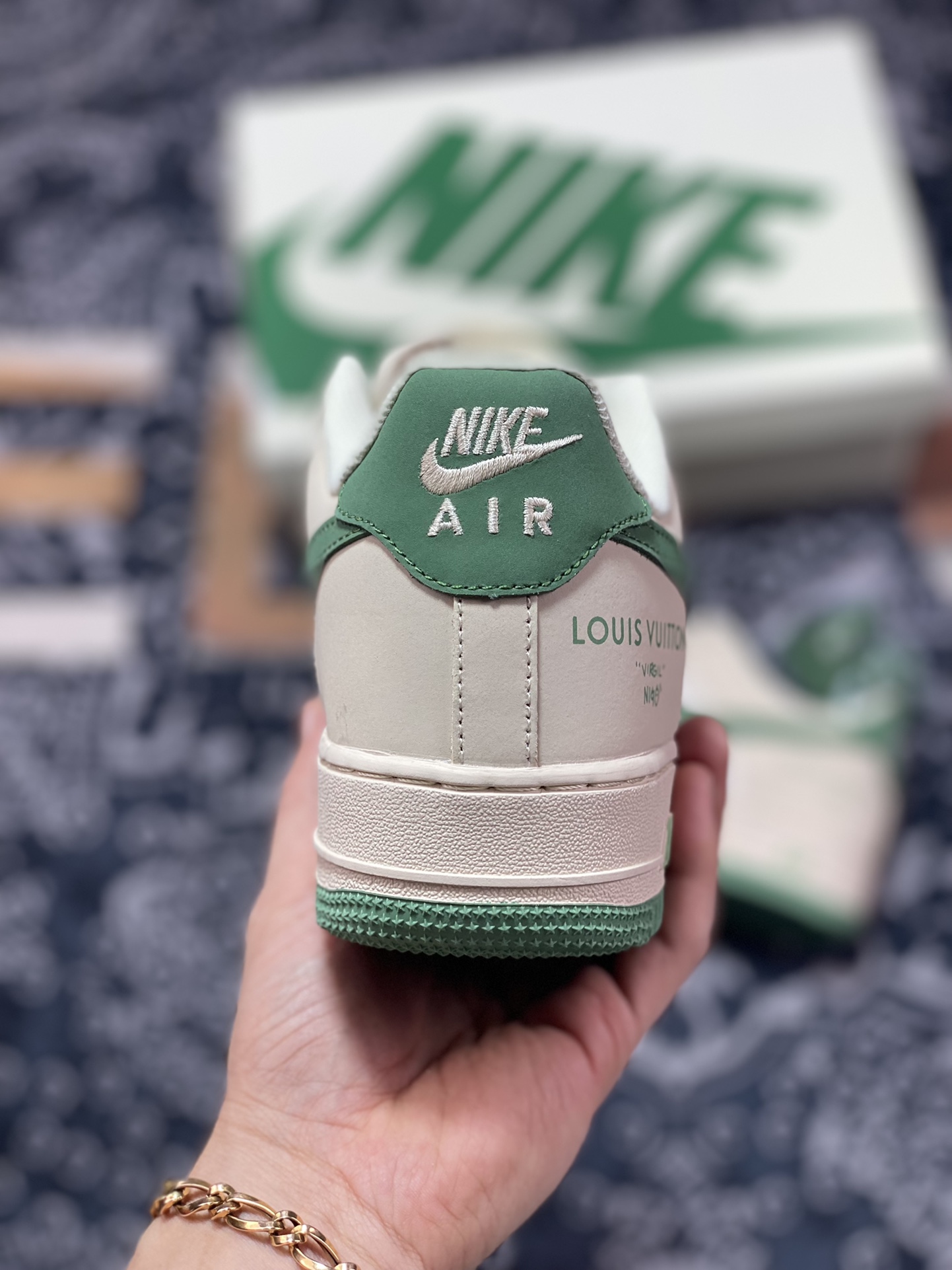 260 Louis Vuitton x Nike Air Force 1 07 LV8”Beige White/Green LV”空军一号板鞋“皮革沙米绿LV印花”BS8856-821