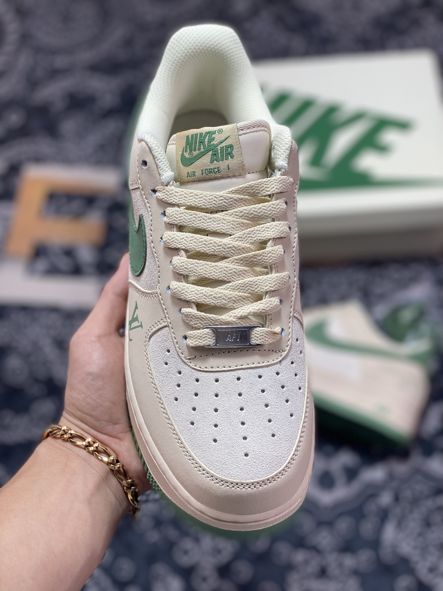260 Louis Vuitton x Nike Air Force 1 07 LV8”Beige White/Green LV”空军一号板鞋“皮革沙米绿LV印花”BS8856-821