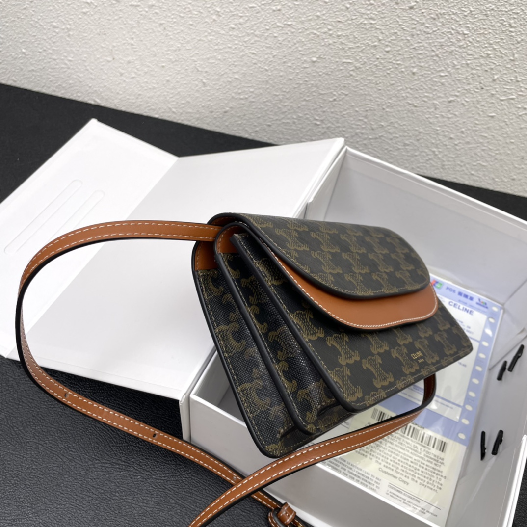 330 CELINE TRIOMPHE帆布62层帆布