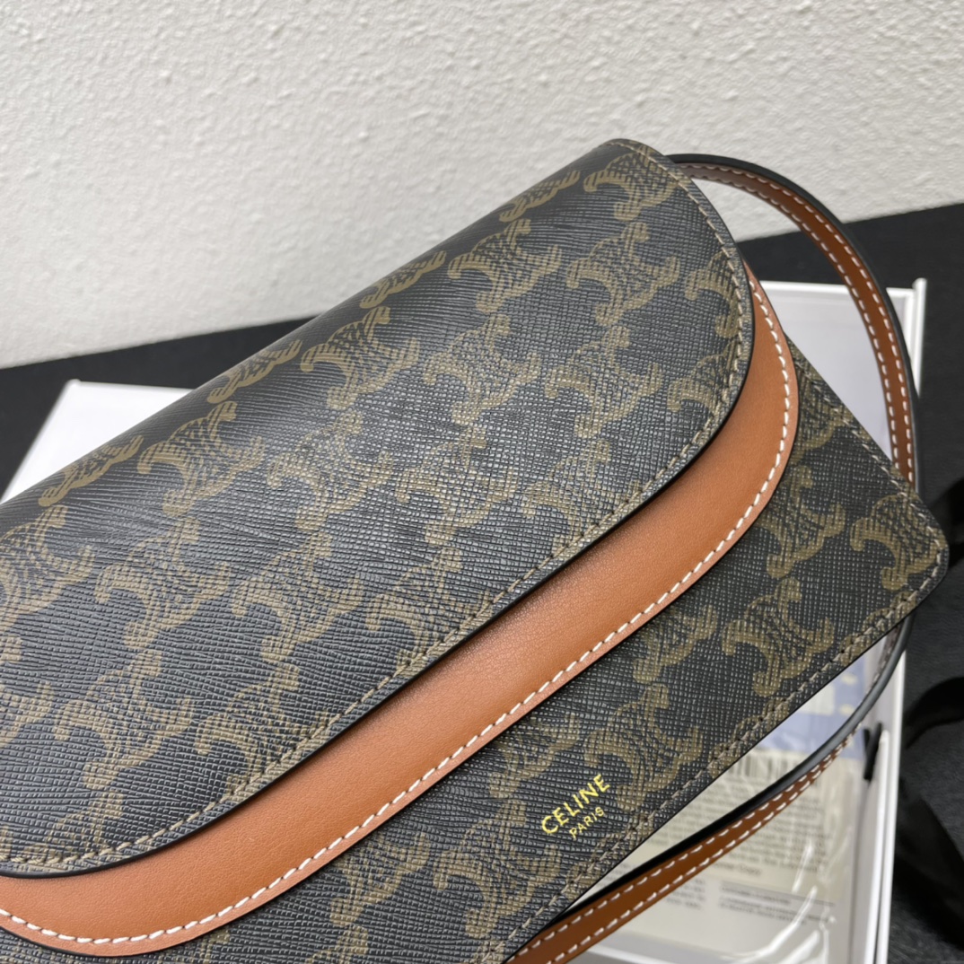 330 CELINE TRIOMPHE帆布62层帆布