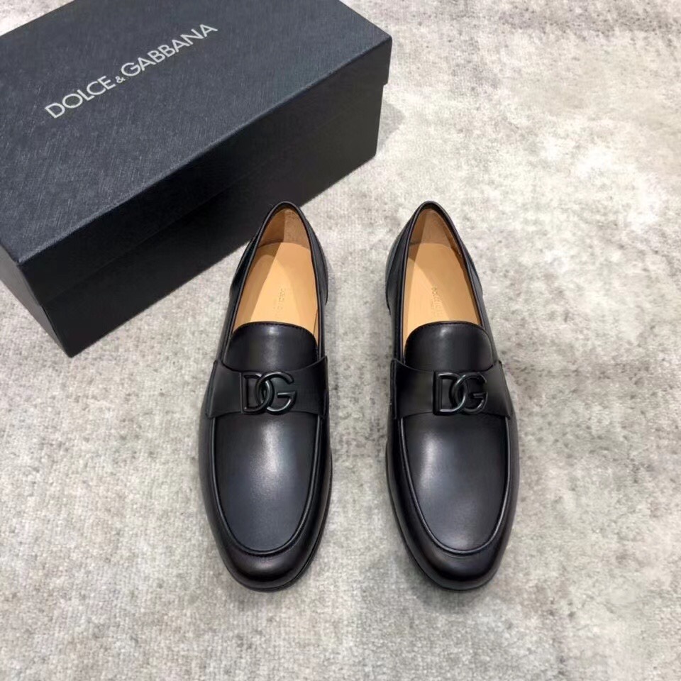 Dolce & Gabbana Leather Loafers - Classic Style & Premium Comfort 2 i1676899106 330 0