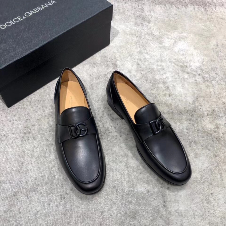Dolce & Gabbana Leather Loafers - Classic Style & Premium Comfort 3 i1676899106 6213 1