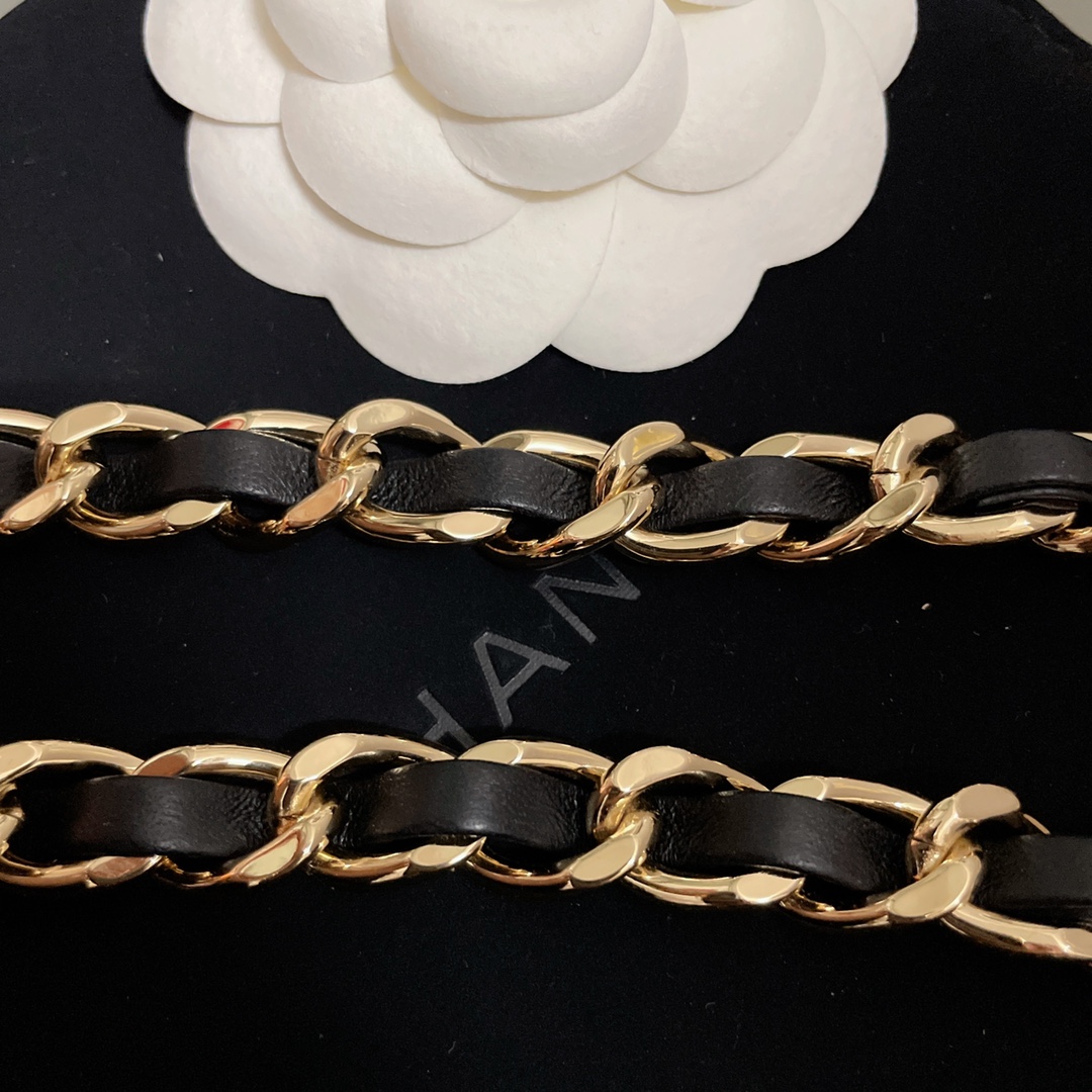 【【香黑白撞色方块黑皮choker】Z 7700，超级经典的黑白撞色搭配，太绝啦！一定要冲冲冲！！整体都