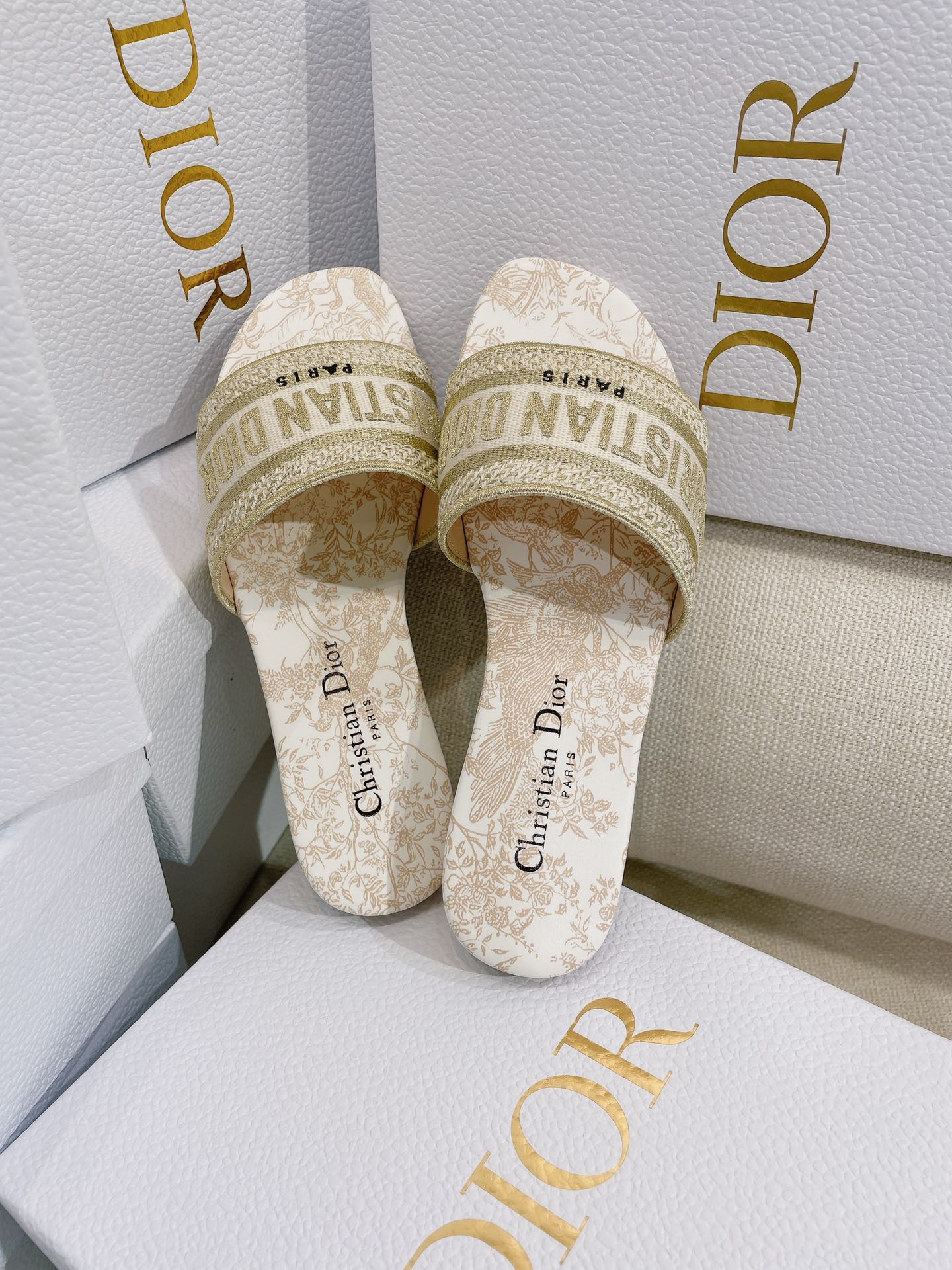NO:264124,Super beautiful champagne golden silk thread ~ high-end white, low-key and luxurious top version!  CD D-way Classic Animal Juyi Jungle Garden Cotton Embroidered Sandals Slippers Flat Heels, Slippers, Sandals, Slippers19860909超美闪闪香槟金色丝线～高端显白低调奢华 顶级版！CD D-way经典动物茹伊丛林花园棉质刺绣凉鞋拖鞋   平底 高跟,拖鞋,sandals,slippers,Women's Shoes