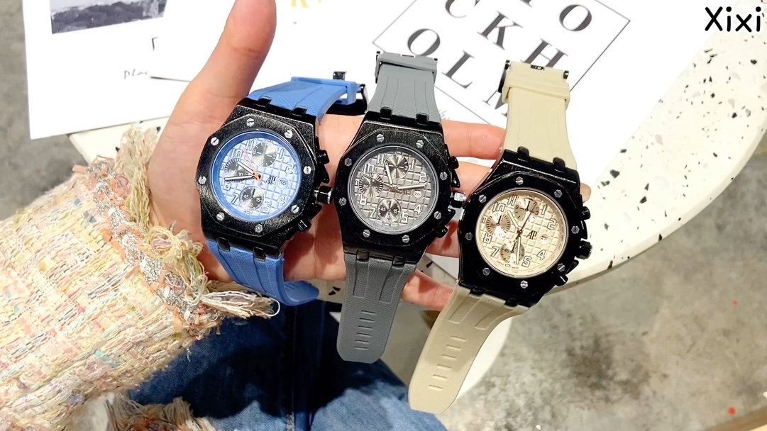 Audemars Piguet Royal Oak Series Quartz Watch - 42mm Luxury Sports Style