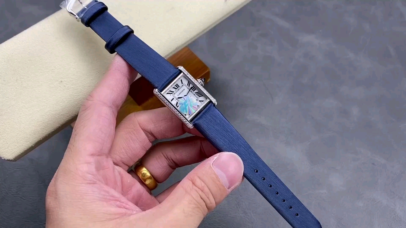 Cartier F1厂卡地亚TANK MUST de Cartier全系列倾情打造 中号33 7*25