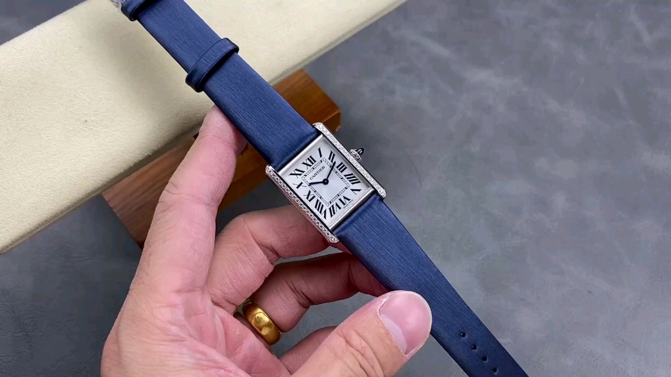 Cartier F1厂卡地亚TANK MUST de Cartier全系列倾情打造 中号33 7*25