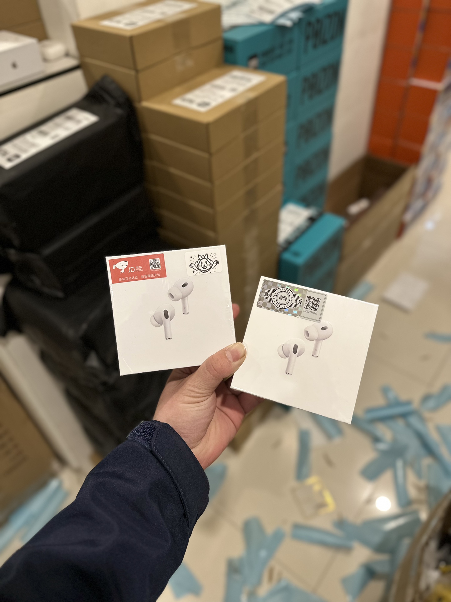 各位可以主推一波 苹果AirPodsPro2 简称5代 兔年版💰100 ln毒版💰200 目前市面最稳稳版本 实拍看相册