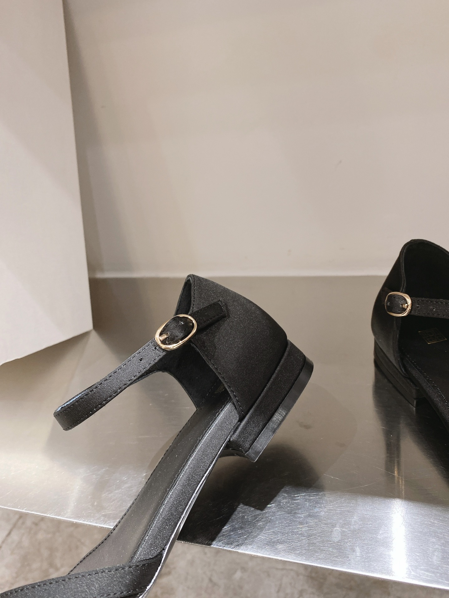 Luxurious Totem*2023 Spring and Summer Leather Shoes Collection unveiled with Imported Materials and Italian Craftsmanship. - 图片 8