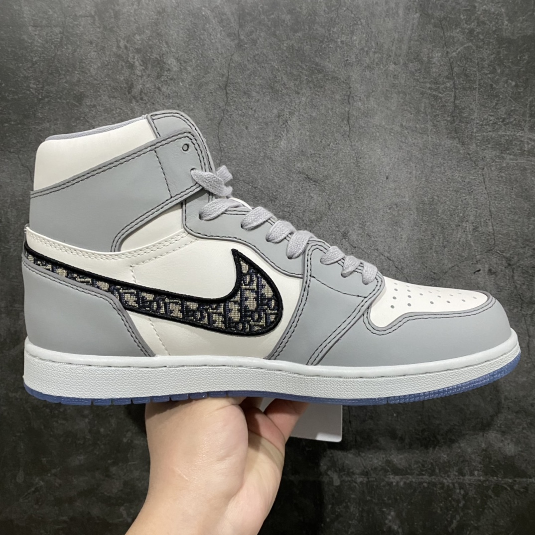 图片[3]-X版纯原全码补Dior x Air Jordan 1nAJ1大迪奥高帮整个市场的天花板版本之一n鞋型细节和lw非常相似真正购入原鞋拆解开发 材料全部使用原厂材料n细节做工完美复刻原鞋 勾子刺绣效果市场别无二家n无需太多文案描述 高端零售的顾客 要想最稳的版本 此版本是不二之选！ 尺码：36-47.5-莆田鞋批发中心