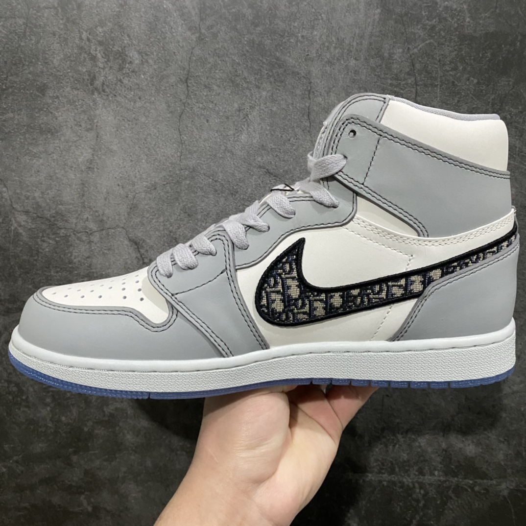 图片[2]-X版纯原全码补Dior x Air Jordan 1nAJ1大迪奥高帮整个市场的天花板版本之一n鞋型细节和lw非常相似真正购入原鞋拆解开发 材料全部使用原厂材料n细节做工完美复刻原鞋 勾子刺绣效果市场别无二家n无需太多文案描述 高端零售的顾客 要想最稳的版本 此版本是不二之选！ 尺码：36-47.5-莆田鞋批发中心