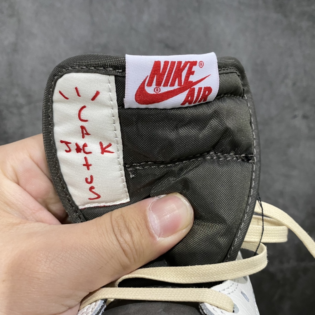 私人订单 Ari Jordan 1 x Travis ScottnAJ1 x TS联名白棕倒钩 DM7866-162n市场未流通版本 区别各大代号版本n所有皮料均来自原厂 所有细节均多次校对n针车效果同步原鞋 刺绣拉到原厂定做n原楦原纸板开发 后跟弧度收口自然不对折极致一眼正品既视感 进口玻璃冲刀皮料裁剪零毛边承诺百分百一致原鞋 鞋面清洁度最高 QC检验标准 控制溢胶 鞋盒、防尘纸 配件鞋带 均采购来自原厂 尺码：36-47.5-莆田鞋批发中心