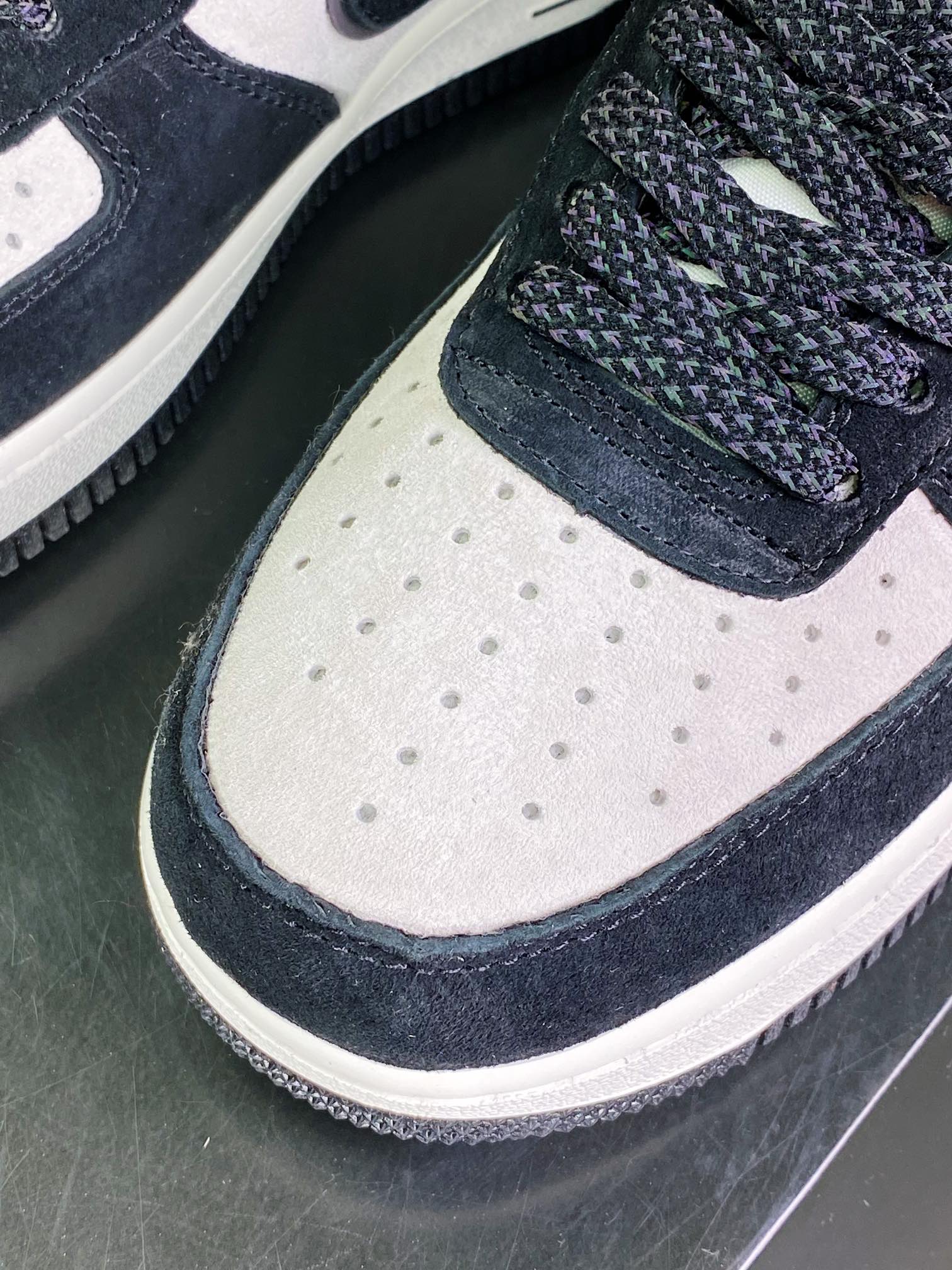 260 Air Force 1′07 Low”Black/White”空军一号板鞋“麂皮黑白熊猫镭射反光白”MX0820-502