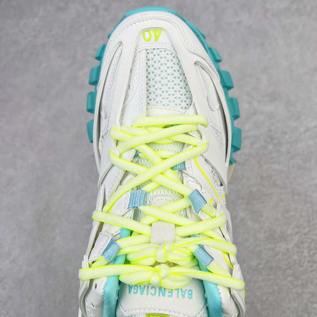 图片[4]-＃VG零售版 BALENCIAGA Track 巴黎世家三代复古老爹鞋 全套原纸板楦头开发 最原汁原味的灵魂版型 全鞋荧光划线卡点 胶水把控整洁度追求极致完美 每一双都是工艺品 多重QC质检 超越公司货的品控标准 实实在在的免检产品 原盒原配 正确字体电绣 粗细、位置、大小正确 侧边TPU 透气孔匹配意产原版 正确气垫分离大底 TPU软底 原版一致大底LOGO 立体感十足 原厂皮料水洗做旧 采购原厂网纱 该款鞋采用网眼布和尼龙制成 不含皮革 鞋舌饰有Track.2橡胶品牌标识 外侧饰有橡胶品牌标识 泡沫后帮压印品牌标识 外底正面压印BB标识 由176块饰片拼接而成的铰接式鞋面 侧面配金属质感网眼布 内面配有额外金属光泽饰件 包含1副鞋带和1副备用鞋带 后帮配有拉环鞋提 动态鞋底设计 为双脚带来后续的助力 正常尺码 尺码：35 36 37 38 39 40 41 42 43 44 45 46-选品中心