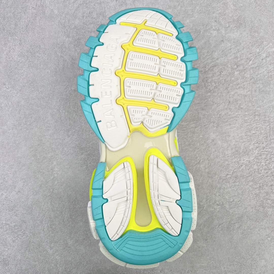 图片[9]-＃VG零售版 BALENCIAGA Track 巴黎世家三代复古老爹鞋 全套原纸板楦头开发 最原汁原味的灵魂版型 全鞋荧光划线卡点 胶水把控整洁度追求极致完美 每一双都是工艺品 多重QC质检 超越公司货的品控标准 实实在在的免检产品 原盒原配 正确字体电绣 粗细、位置、大小正确 侧边TPU 透气孔匹配意产原版 正确气垫分离大底 TPU软底 原版一致大底LOGO 立体感十足 原厂皮料水洗做旧 采购原厂网纱 该款鞋采用网眼布和尼龙制成 不含皮革 鞋舌饰有Track.2橡胶品牌标识 外侧饰有橡胶品牌标识 泡沫后帮压印品牌标识 外底正面压印BB标识 由176块饰片拼接而成的铰接式鞋面 侧面配金属质感网眼布 内面配有额外金属光泽饰件 包含1副鞋带和1副备用鞋带 后帮配有拉环鞋提 动态鞋底设计 为双脚带来后续的助力 正常尺码 尺码：35 36 37 38 39 40 41 42 43 44 45 46-选品中心