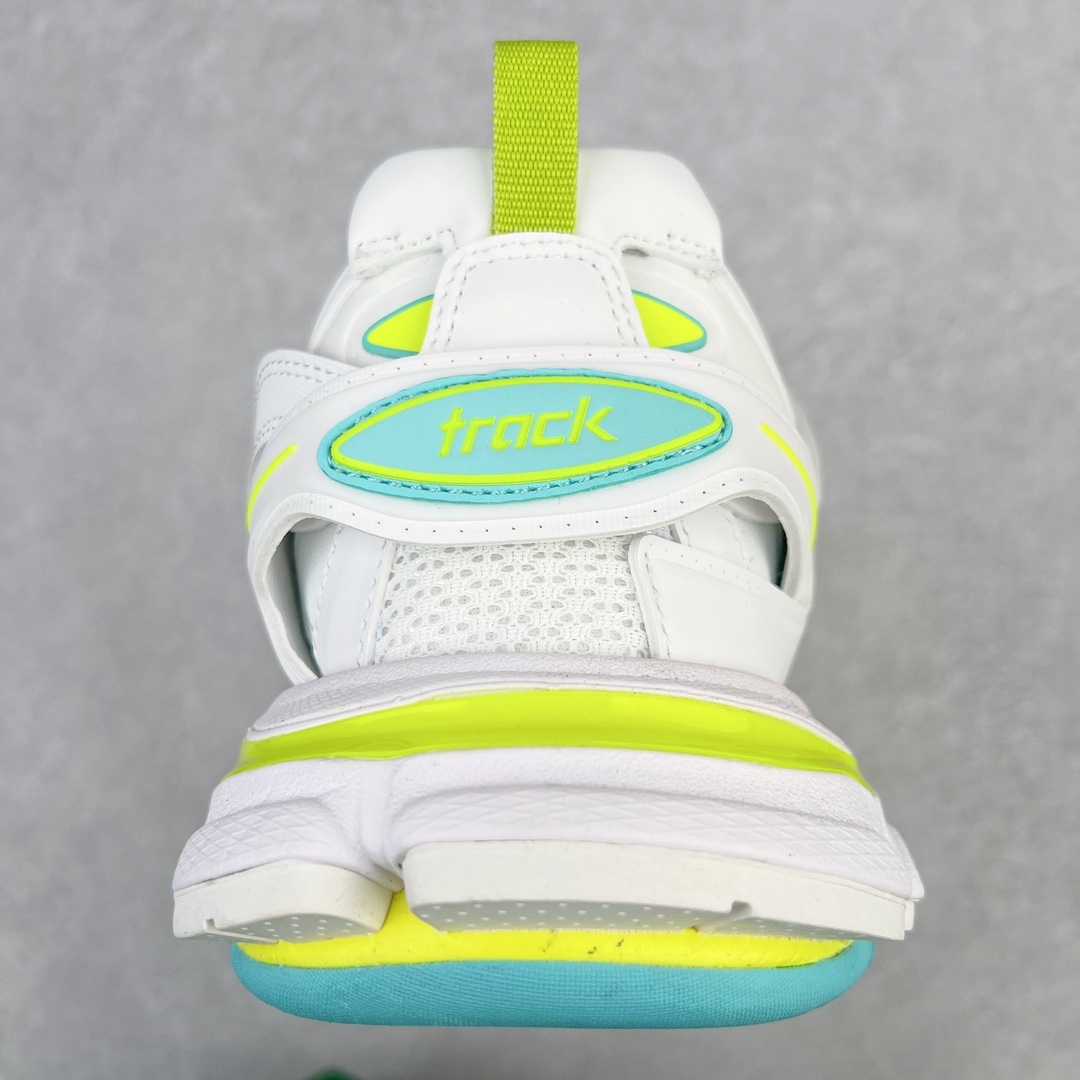 图片[8]-＃VG零售版 BALENCIAGA Track 巴黎世家三代复古老爹鞋 全套原纸板楦头开发 最原汁原味的灵魂版型 全鞋荧光划线卡点 胶水把控整洁度追求极致完美 每一双都是工艺品 多重QC质检 超越公司货的品控标准 实实在在的免检产品 原盒原配 正确字体电绣 粗细、位置、大小正确 侧边TPU 透气孔匹配意产原版 正确气垫分离大底 TPU软底 原版一致大底LOGO 立体感十足 原厂皮料水洗做旧 采购原厂网纱 该款鞋采用网眼布和尼龙制成 不含皮革 鞋舌饰有Track.2橡胶品牌标识 外侧饰有橡胶品牌标识 泡沫后帮压印品牌标识 外底正面压印BB标识 由176块饰片拼接而成的铰接式鞋面 侧面配金属质感网眼布 内面配有额外金属光泽饰件 包含1副鞋带和1副备用鞋带 后帮配有拉环鞋提 动态鞋底设计 为双脚带来后续的助力 正常尺码 尺码：35 36 37 38 39 40 41 42 43 44 45 46-选品中心