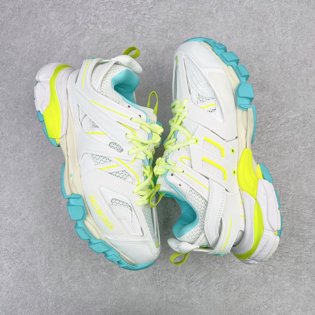 图片[3]-＃VG零售版 BALENCIAGA Track 巴黎世家三代复古老爹鞋 全套原纸板楦头开发 最原汁原味的灵魂版型 全鞋荧光划线卡点 胶水把控整洁度追求极致完美 每一双都是工艺品 多重QC质检 超越公司货的品控标准 实实在在的免检产品 原盒原配 正确字体电绣 粗细、位置、大小正确 侧边TPU 透气孔匹配意产原版 正确气垫分离大底 TPU软底 原版一致大底LOGO 立体感十足 原厂皮料水洗做旧 采购原厂网纱 该款鞋采用网眼布和尼龙制成 不含皮革 鞋舌饰有Track.2橡胶品牌标识 外侧饰有橡胶品牌标识 泡沫后帮压印品牌标识 外底正面压印BB标识 由176块饰片拼接而成的铰接式鞋面 侧面配金属质感网眼布 内面配有额外金属光泽饰件 包含1副鞋带和1副备用鞋带 后帮配有拉环鞋提 动态鞋底设计 为双脚带来后续的助力 正常尺码 尺码：35 36 37 38 39 40 41 42 43 44 45 46-选品中心