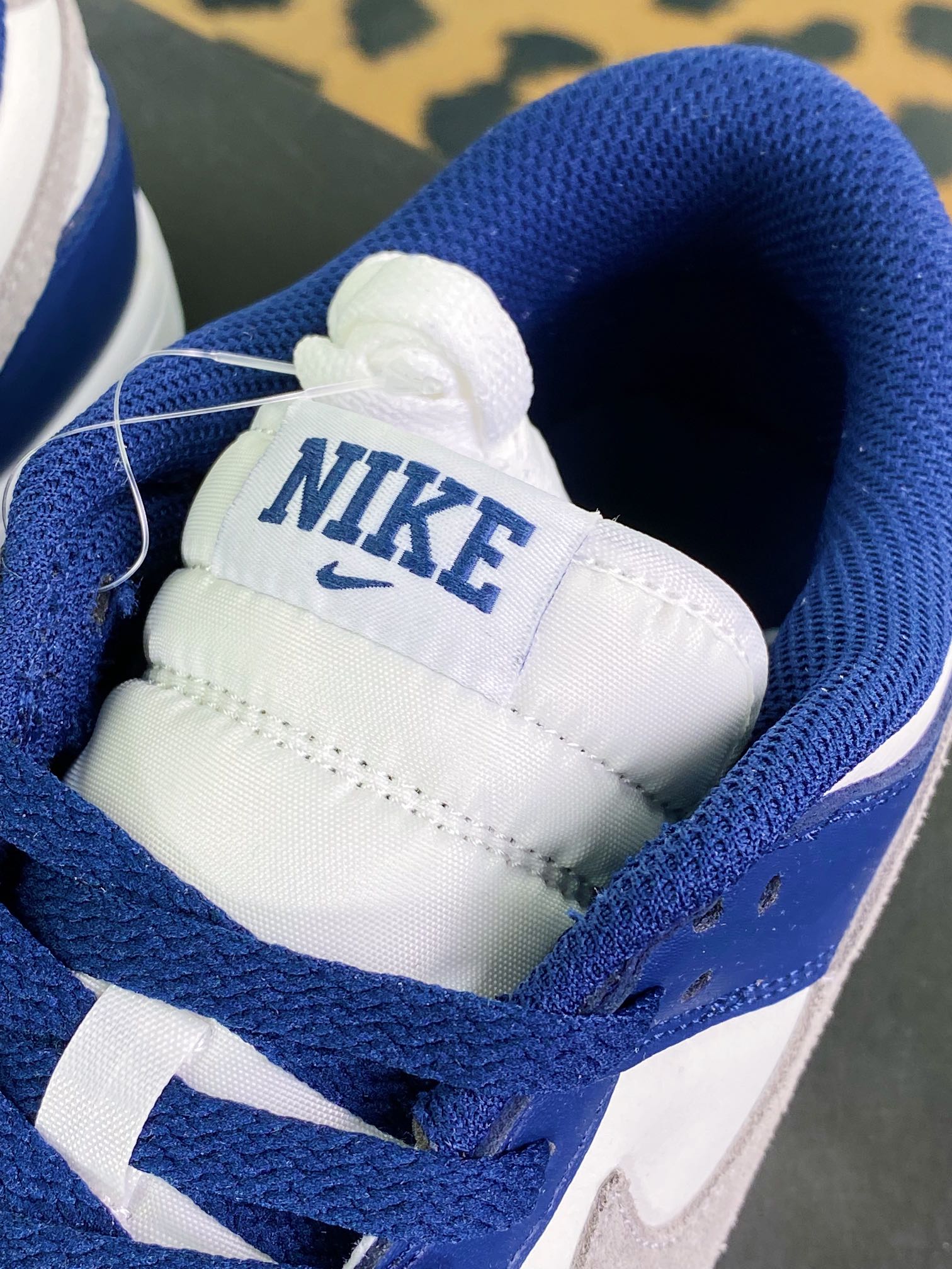 220 SB Dunk Low”Ironstone”扣篮系列低帮板鞋“蓝白灰勾”FD9746-400