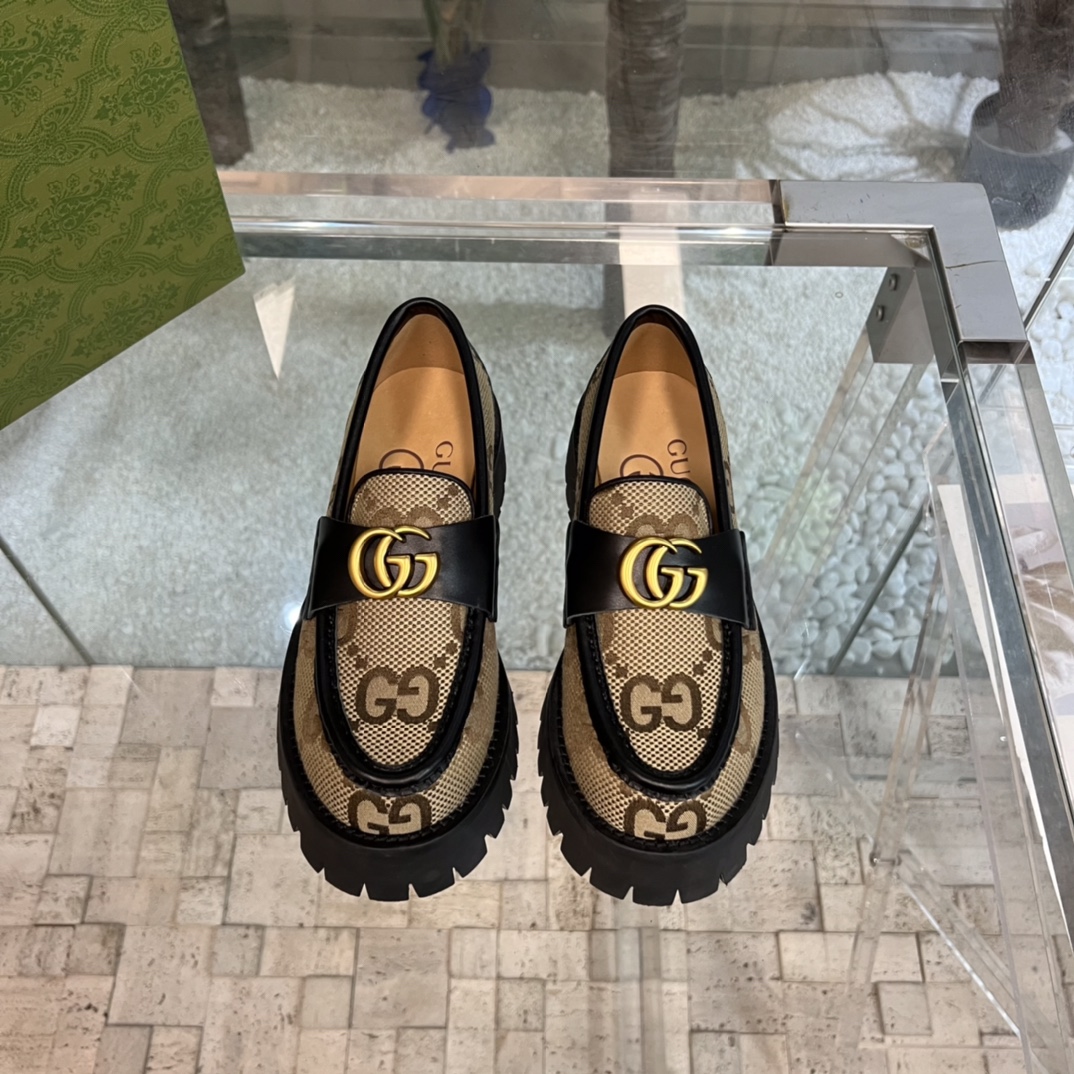 Gucci Aaaa
 Buty Mokasyny Skóra krowia TPU