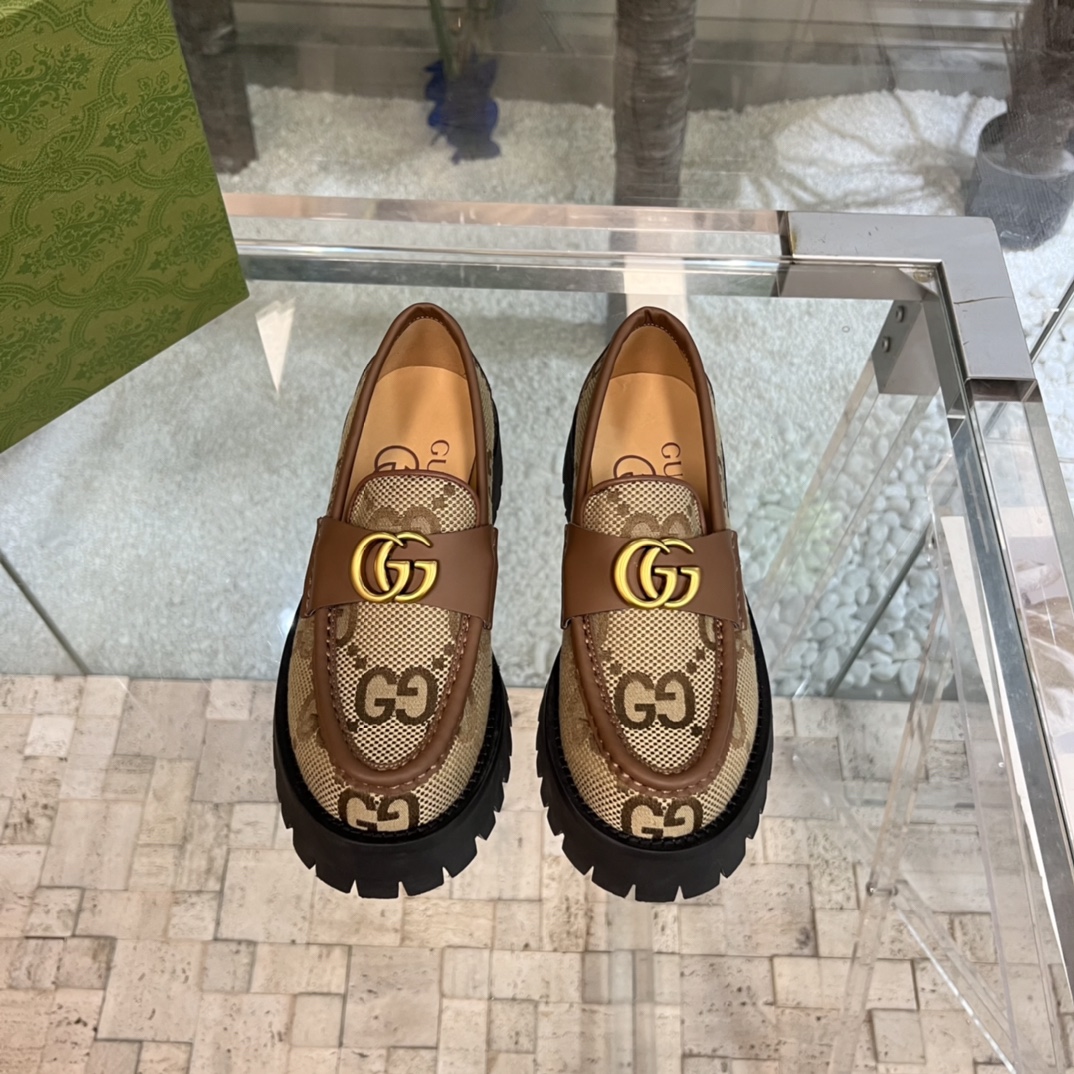 Gucci Aaaaa
 Buty Mokasyny Skóra krowia TPU