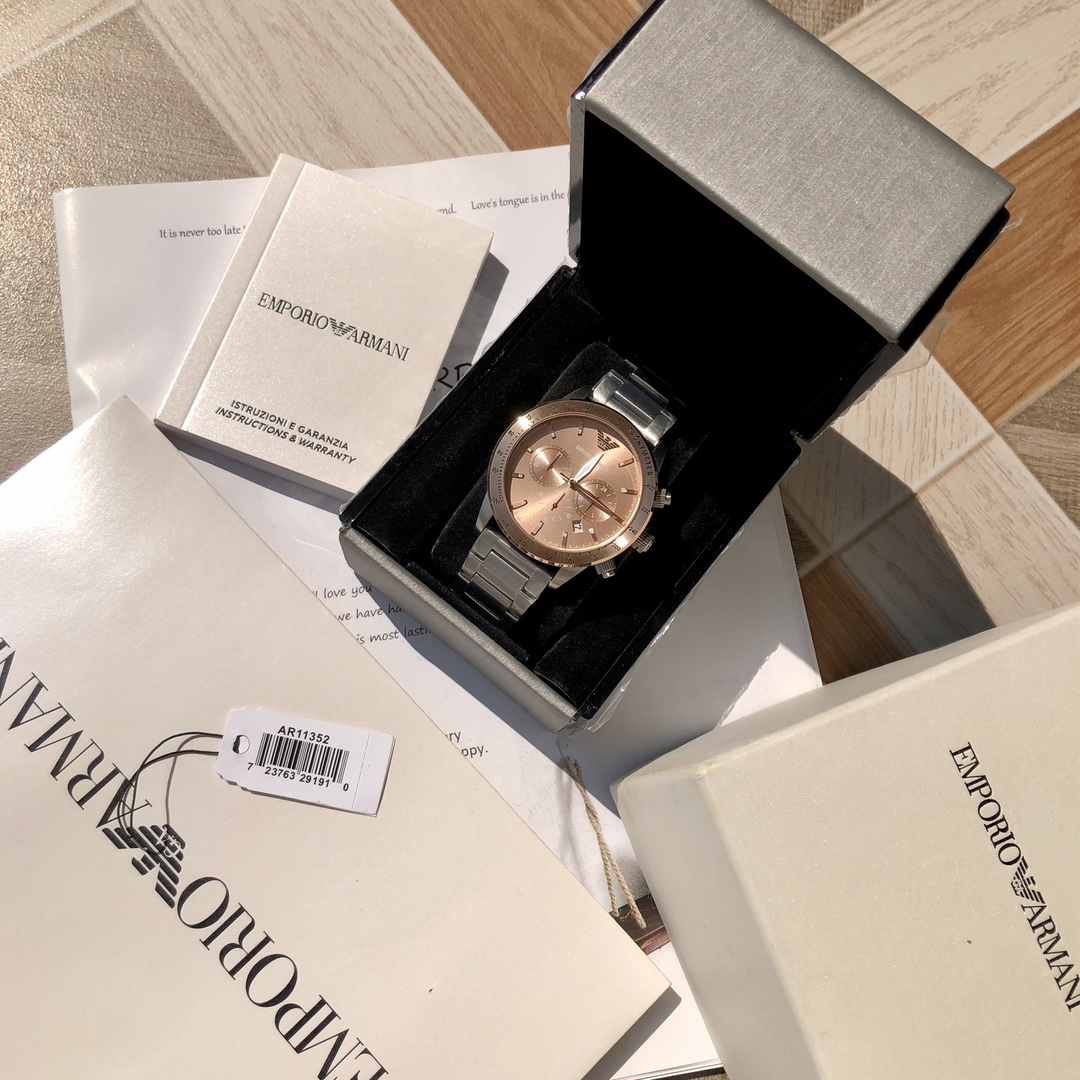 Nuevo reloj de hombre Armani original de cuarzo, ¡nuevo en mostrador! ¡El estilo masculino más popular de est…
