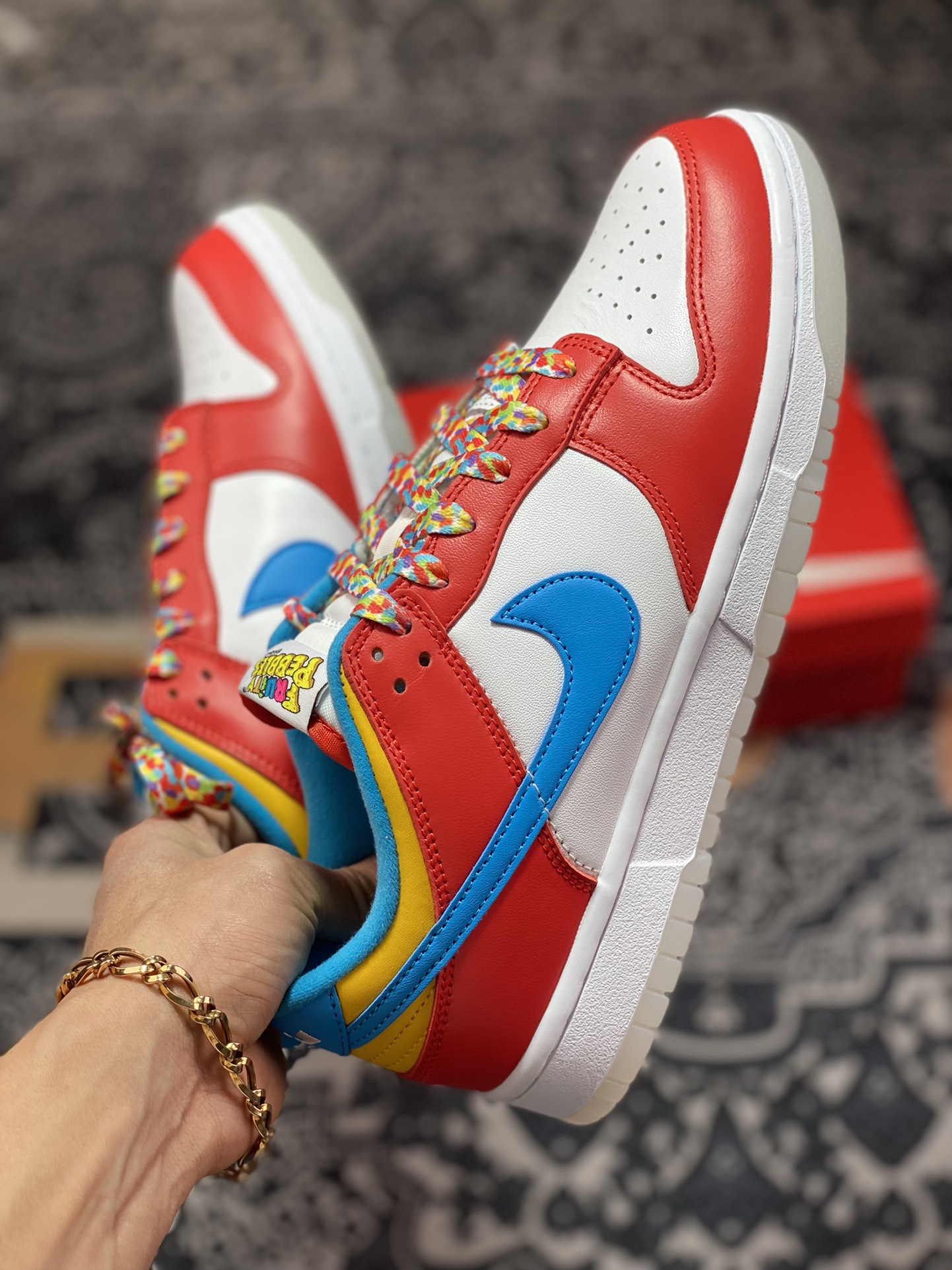 Dunk Series Low-top Casual Sports Skateboard Shoes ”Red and White Fruit Cereal” 8009-600