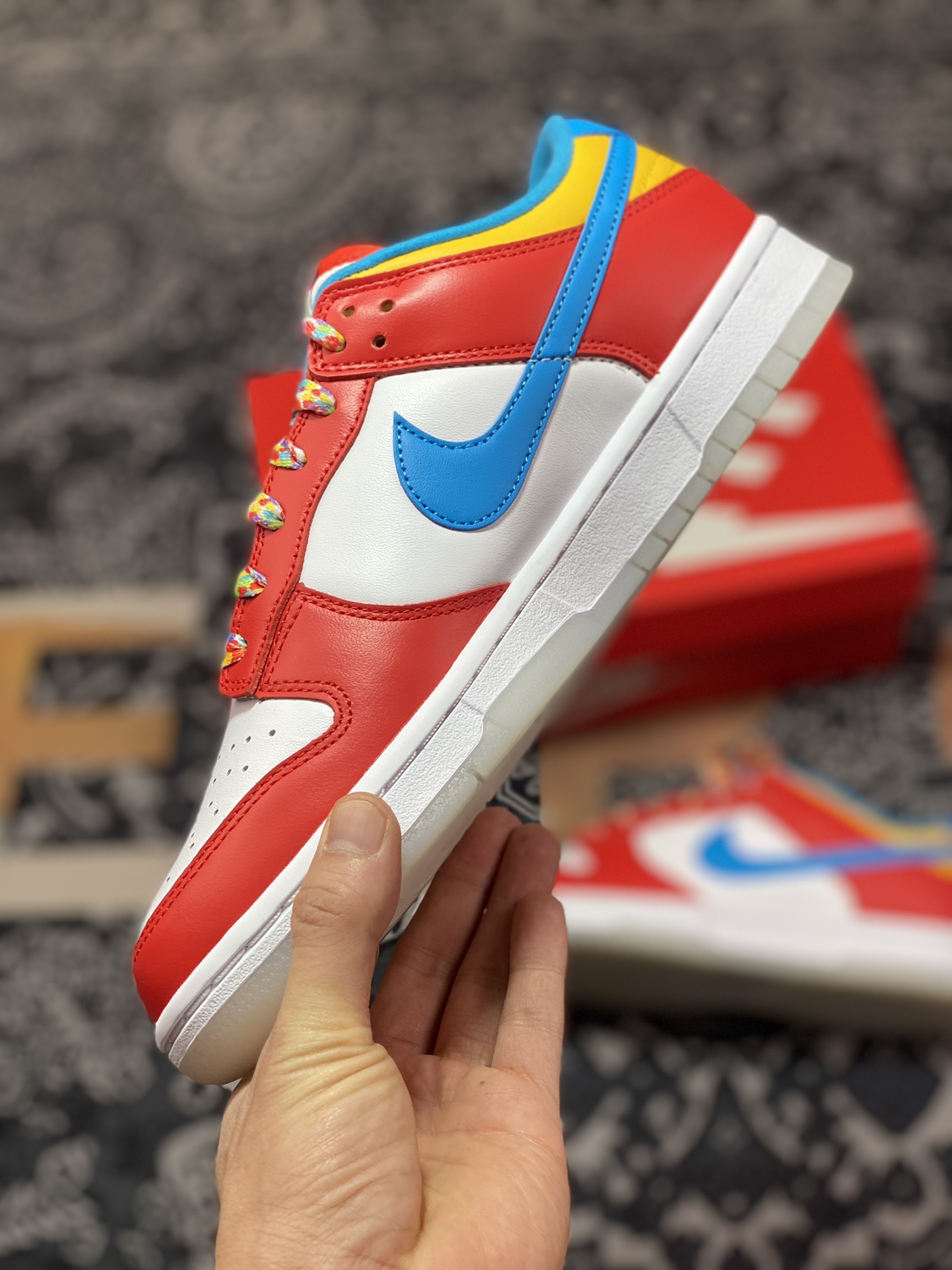 Dunk Series Low-top Casual Sports Skateboard Shoes ”Red and White Fruit Cereal” 8009-600