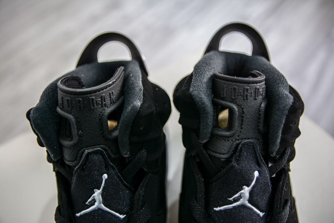 300 原装Air Jordan 6 Retro ”Metallic Silver” 高帮 DX2836-001