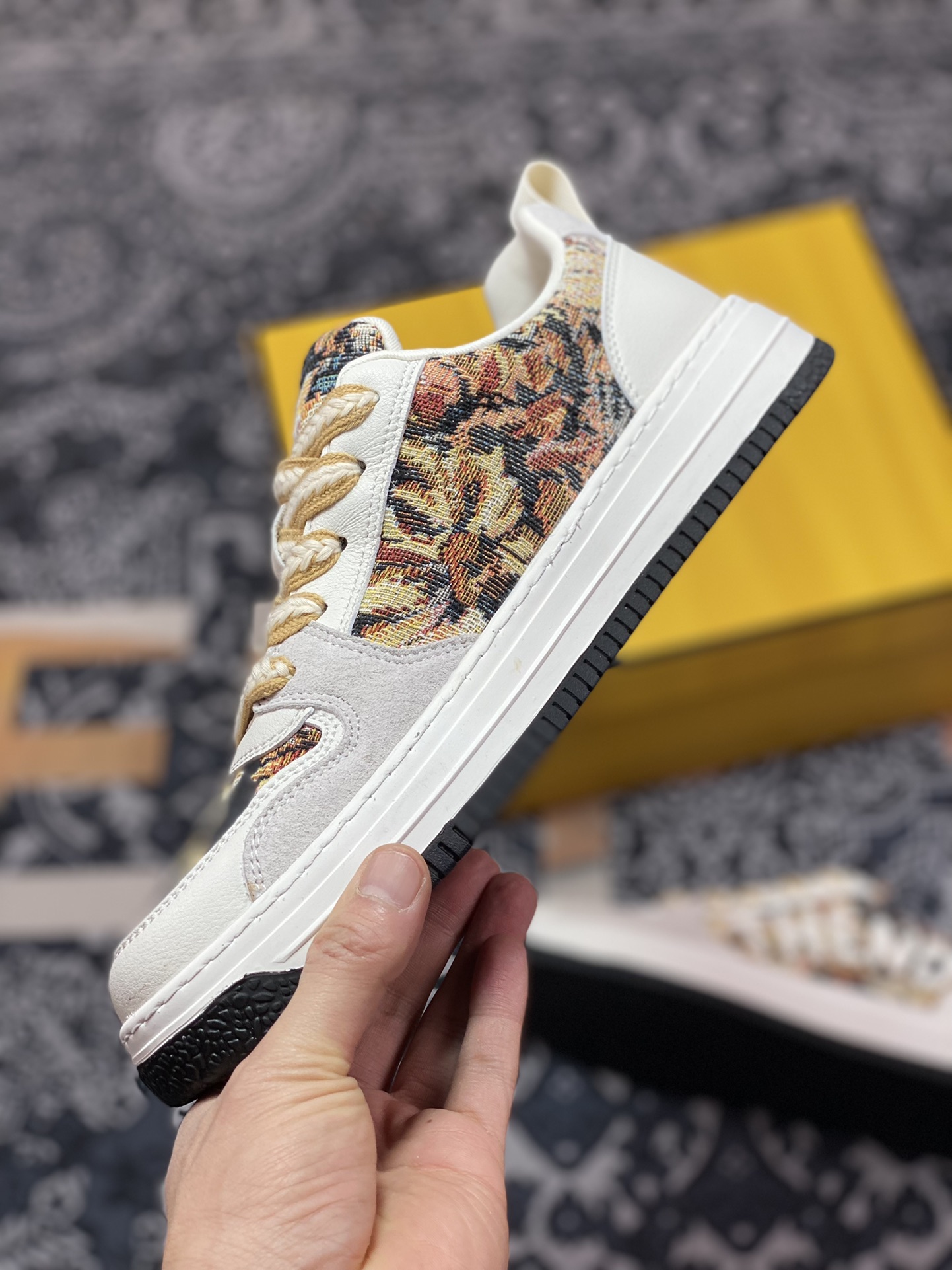 New arrival FENDI Fendi trendy and fashionable low-top sports and casual sneakers series