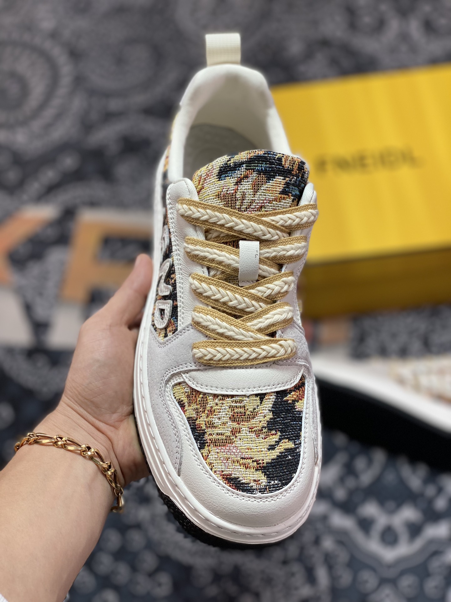 New arrival FENDI Fendi trendy and fashionable low-top sports and casual sneakers series