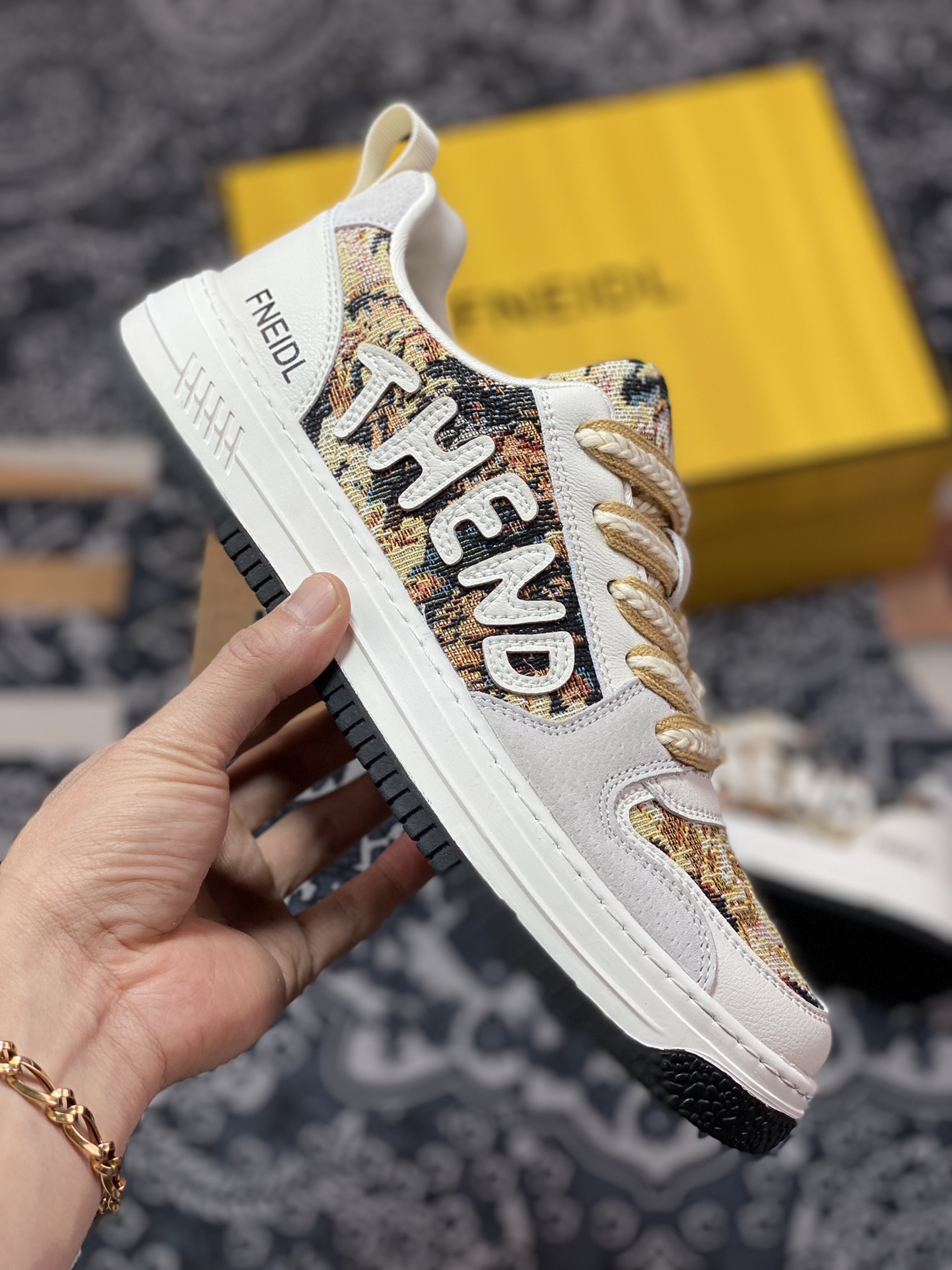 New arrival FENDI Fendi trendy and fashionable low-top sports and casual sneakers series