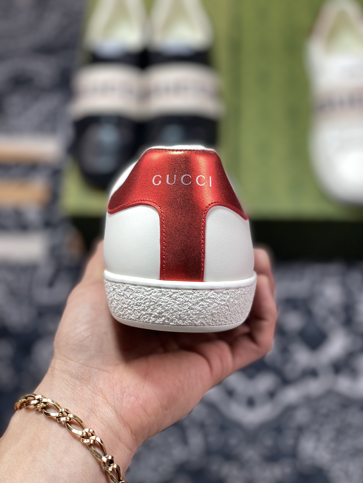 GUCCI Ace Embroidered Low-Top color-blocked embroidery series low-top sneakers ”off-white, black and red straps” 523469 0FIV0 9091