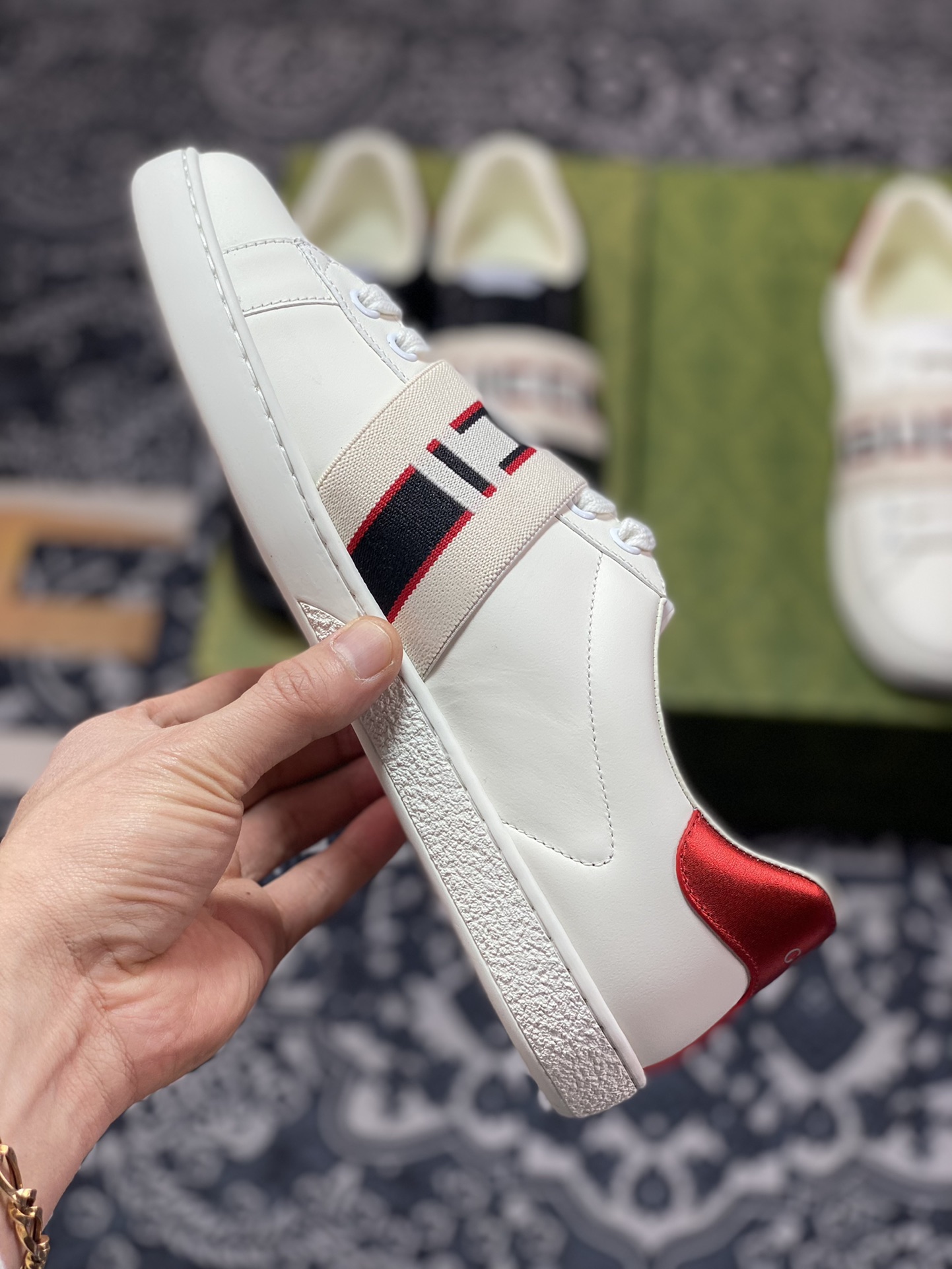 GUCCI Ace Embroidered Low-Top color-blocked embroidery series low-top sneakers ”off-white, black and red straps” 523469 0FIV0 9091