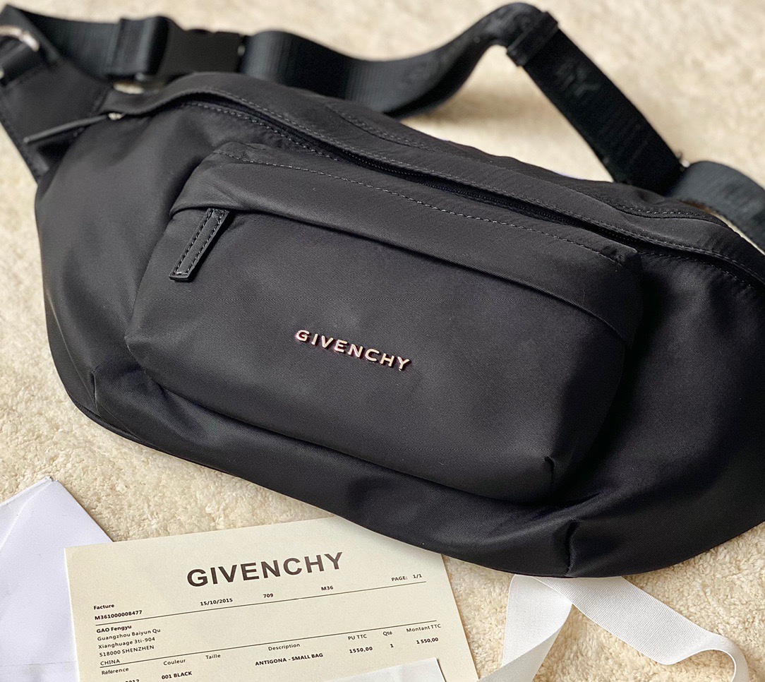 法国品givenchy纪梵希最新款腰包/胸包！进口尼龙布制作低调且又能让你显年轻的胸包！能装不撞款！背上